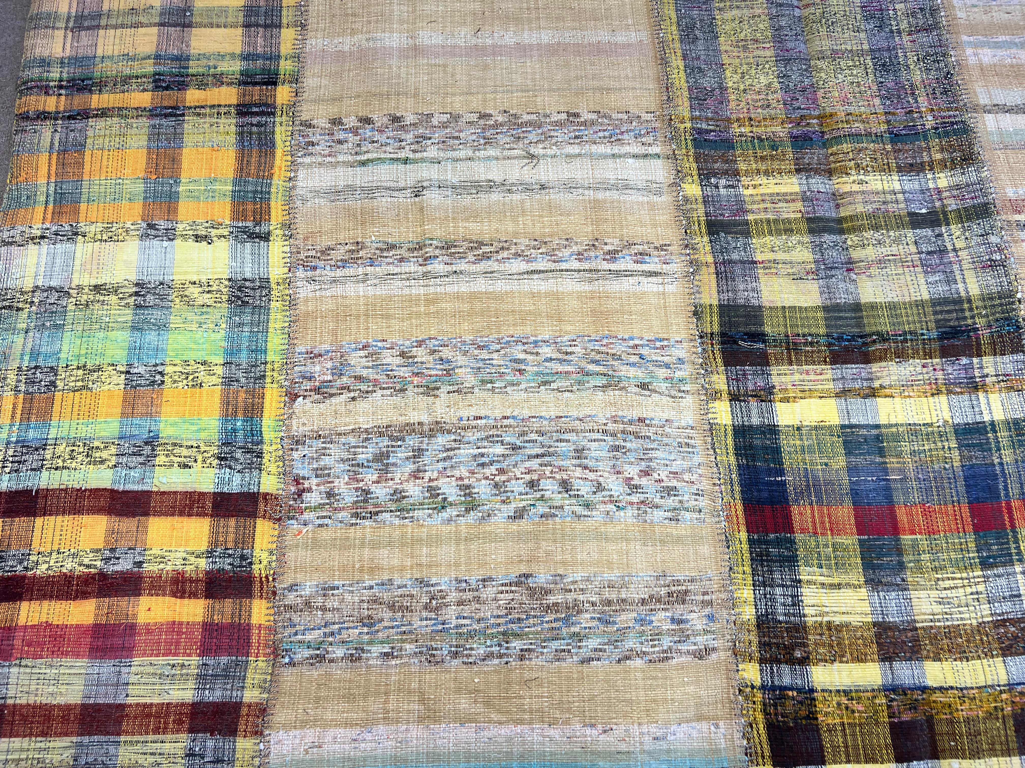 10x13.7 Ft Vintage Anatolischer Kelim, handgewebter gestreifter Teppich, Baumwoll- Rag-Teppich (20. Jahrhundert) im Angebot