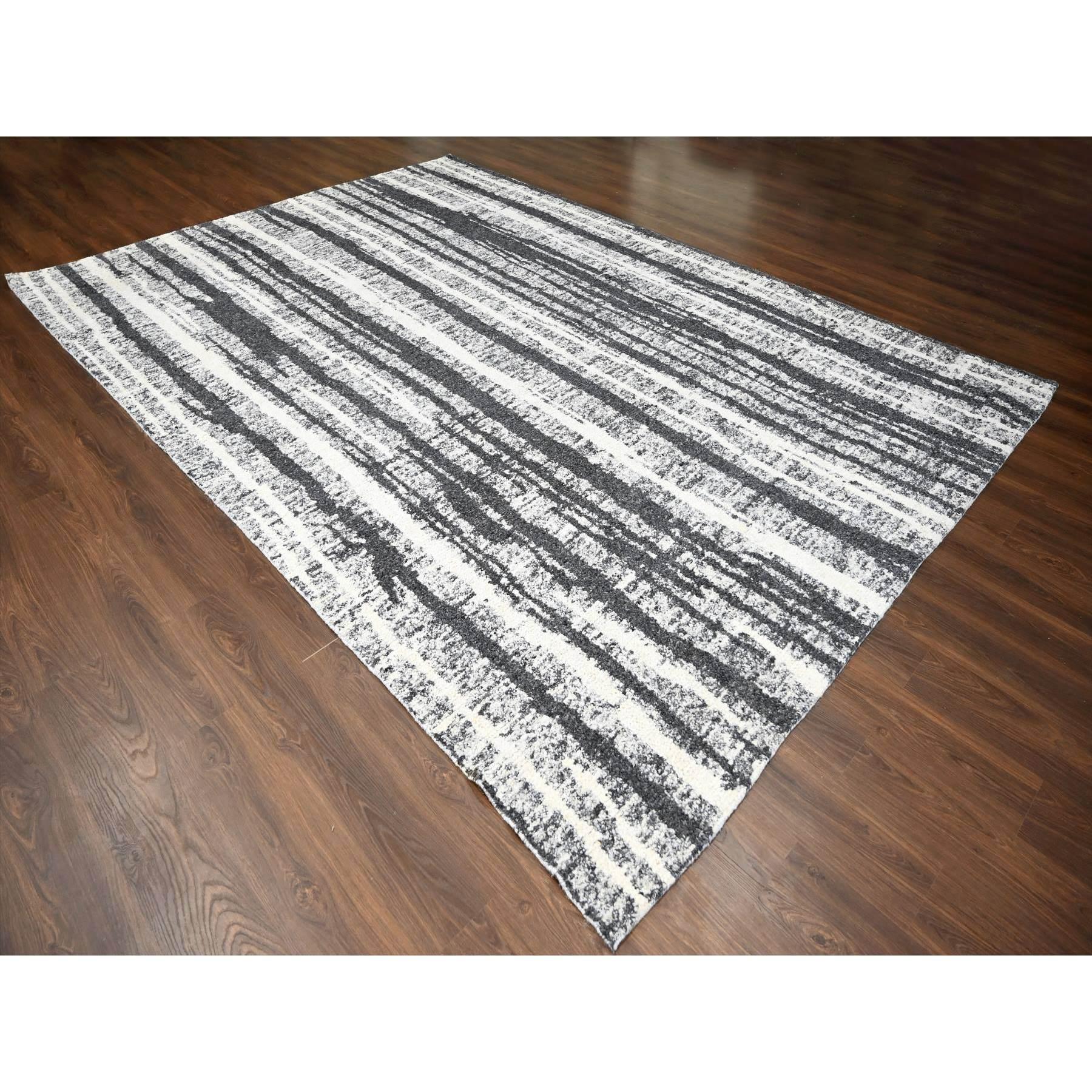 Moderno Tappeto orientale annodato a mano con design moderno in lana avorio e nero 10'x13'8