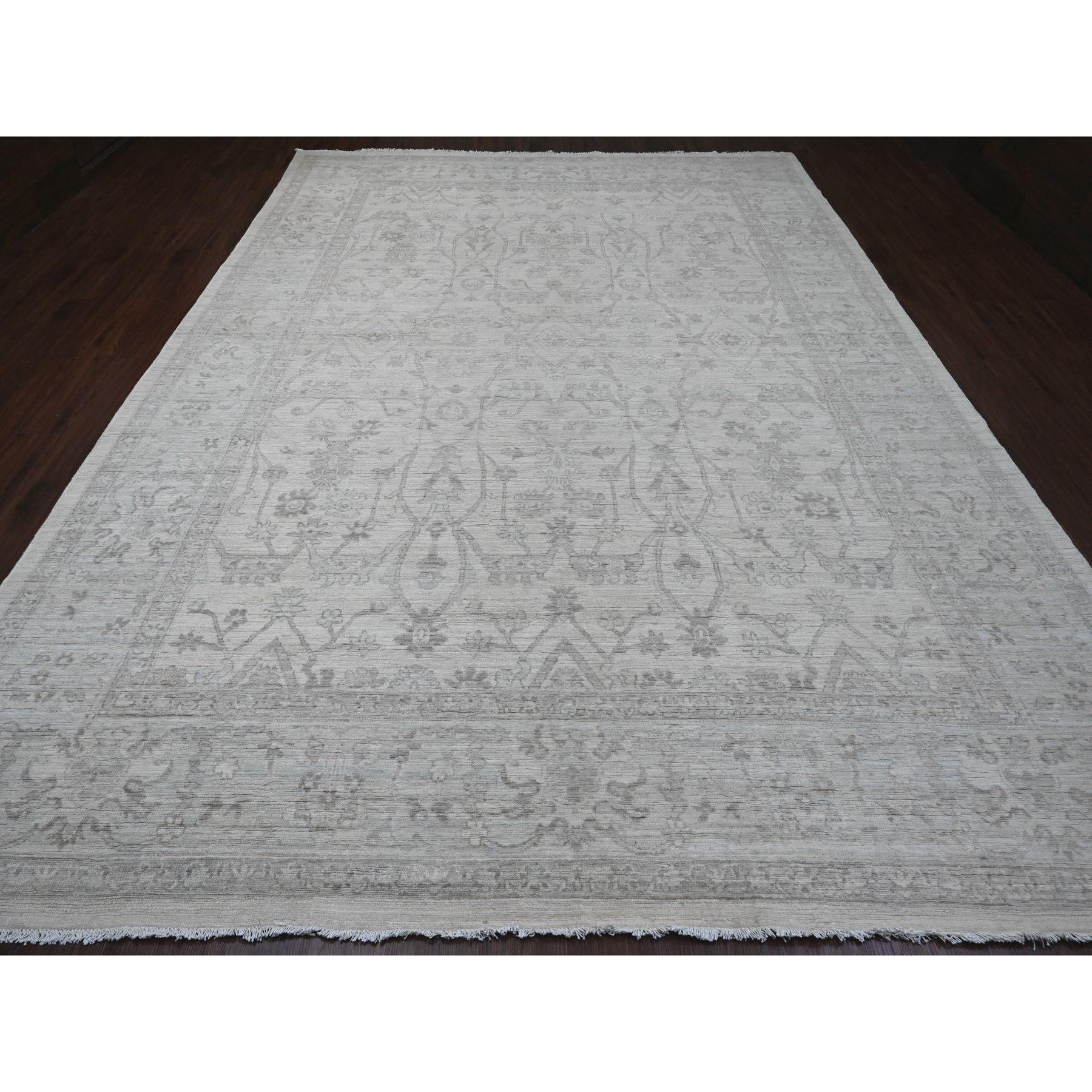 Chiffon Weiß, handgeknüpft, ausgewaschener Peshawar mit Rankenmuster, Pflanzenfarben, 100% Wolle, Orientteppich
Primäre MATERIALIEN: Wolle
Latex: Kein Flor 
Höhe: 0,25 Zoll
Stil: Transitional
Grundfarbe: Elfenbein
Sekundäre Farben: Braun,