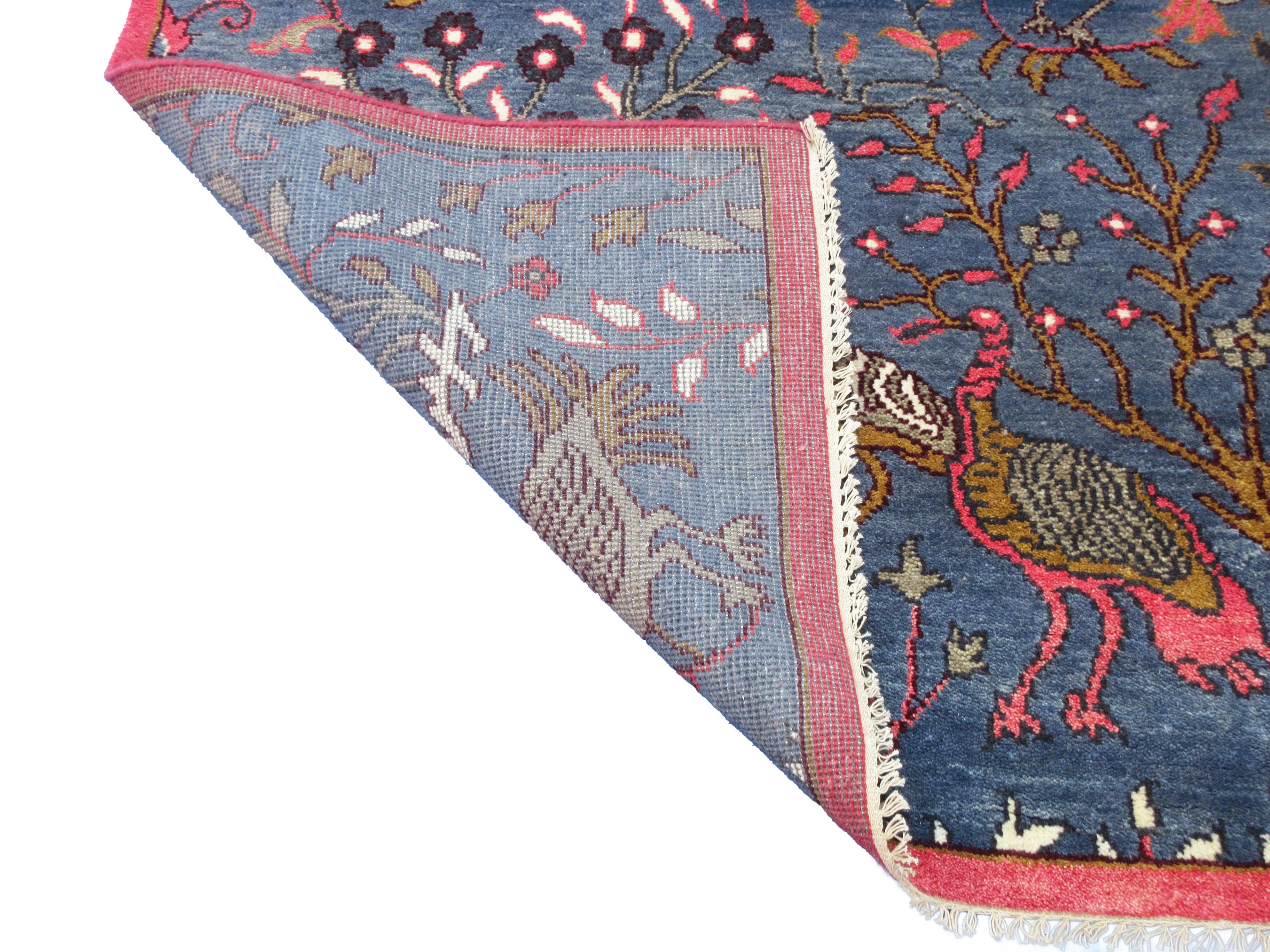 Blauer Vogel Designteppich (21. Jahrhundert und zeitgenössisch) im Angebot