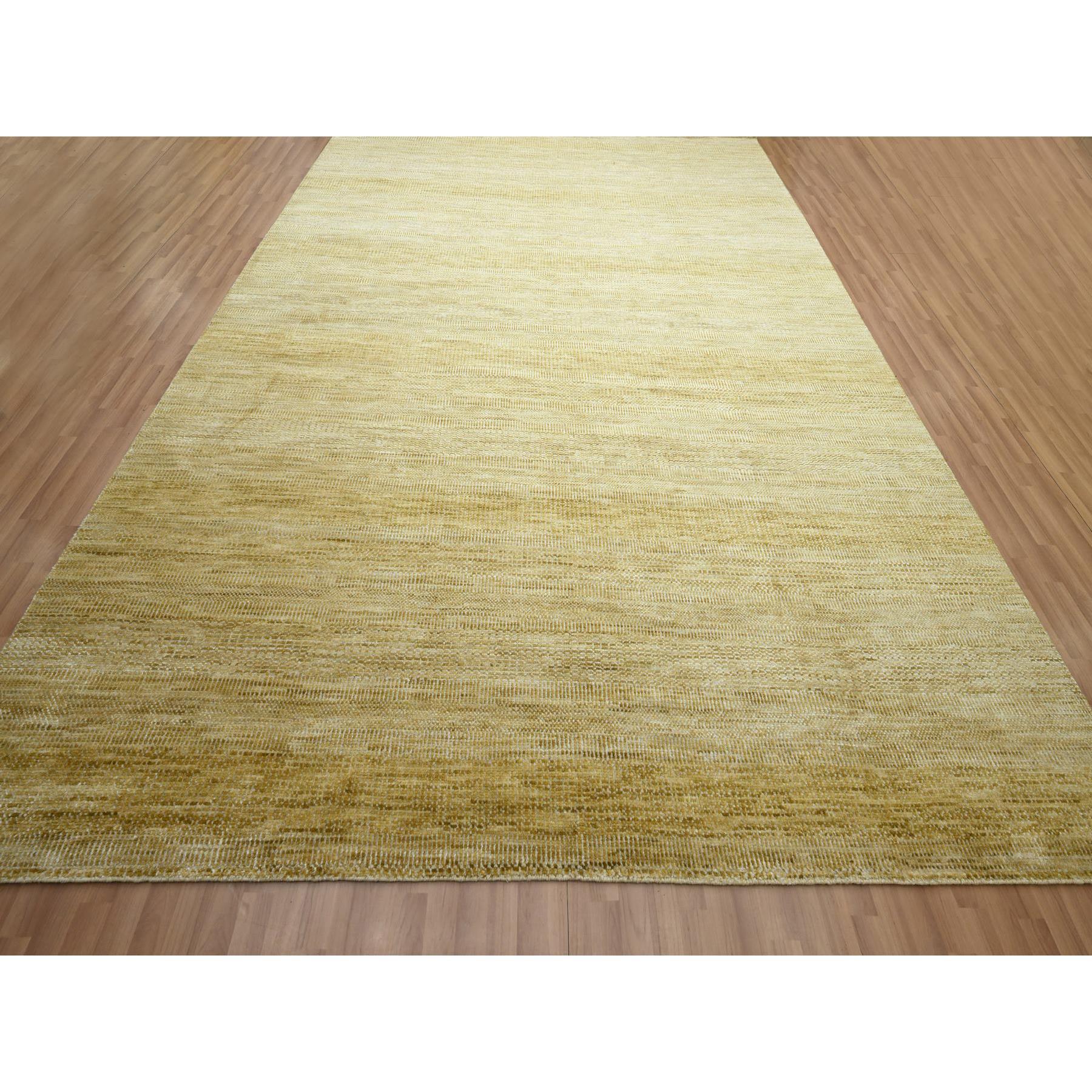 Marrone miele, Design moderno con erba, Annodato a mano, Lana e seta, Tono su tono, Lussuoso e soffice, Tappeto orientale
Materiali primari: Lana e seta
Lattice: No Pile 
altezza: 0,25 pollici
Stile: Contemporaneo
Colore primario: Marrone
Colori