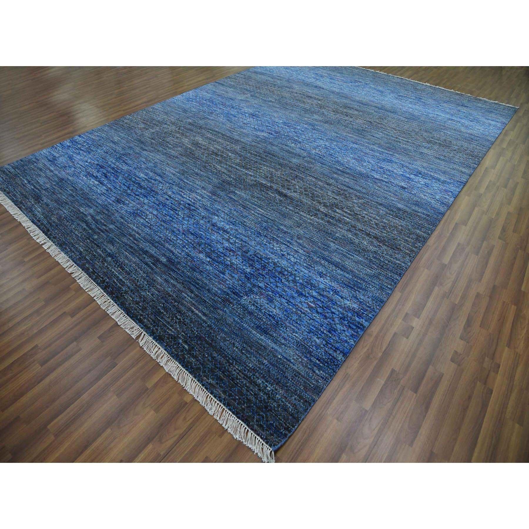Indiano 10'x14' Denim Blue Modern Chiaroscuro Collection Tappeto in pura lana annodato a mano in vendita