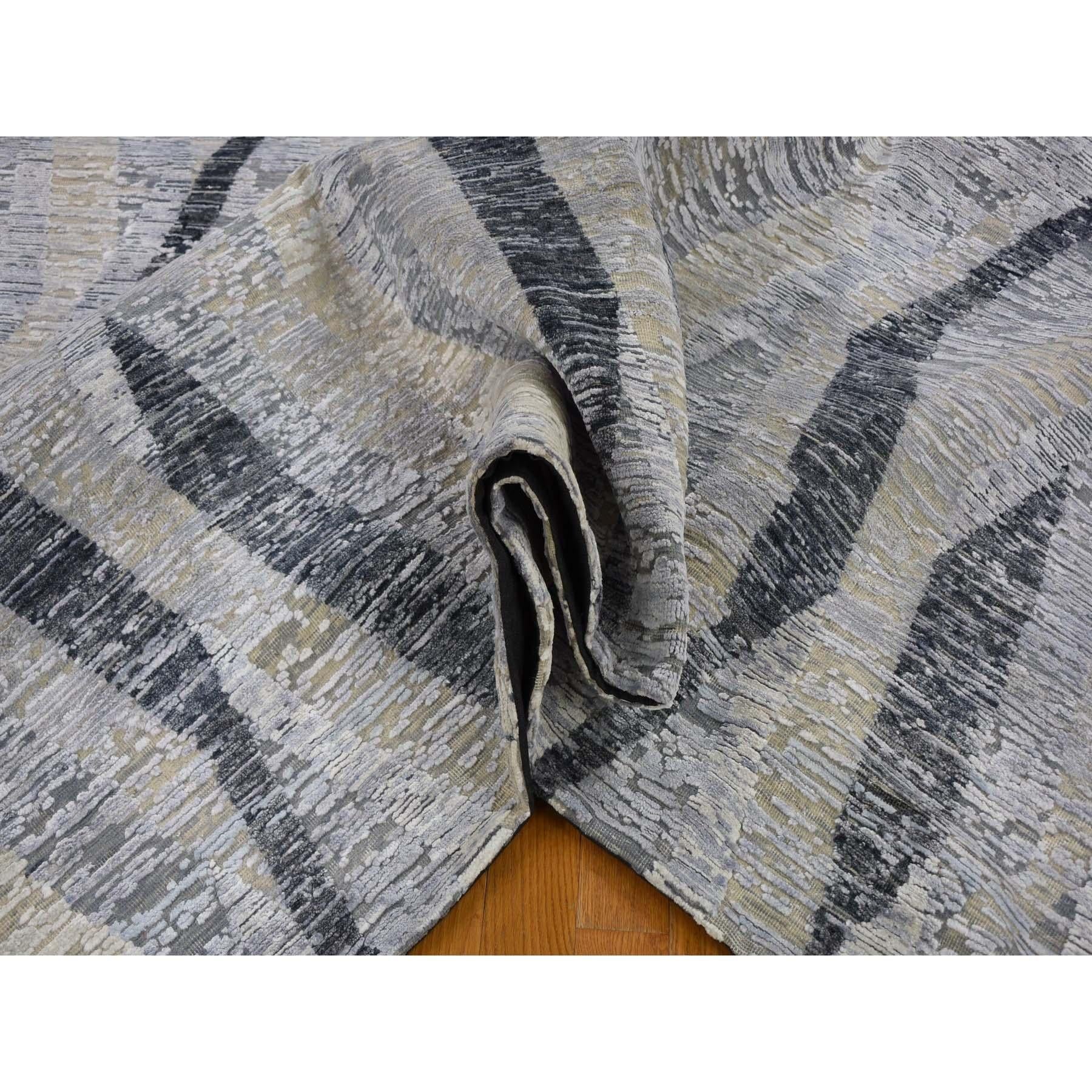 10'x14' DIMENSIONAL CURTAINS Gray Silk with Textured Wool Hand Knotted Rug In New Condition For Sale In Carlstadt, NJ