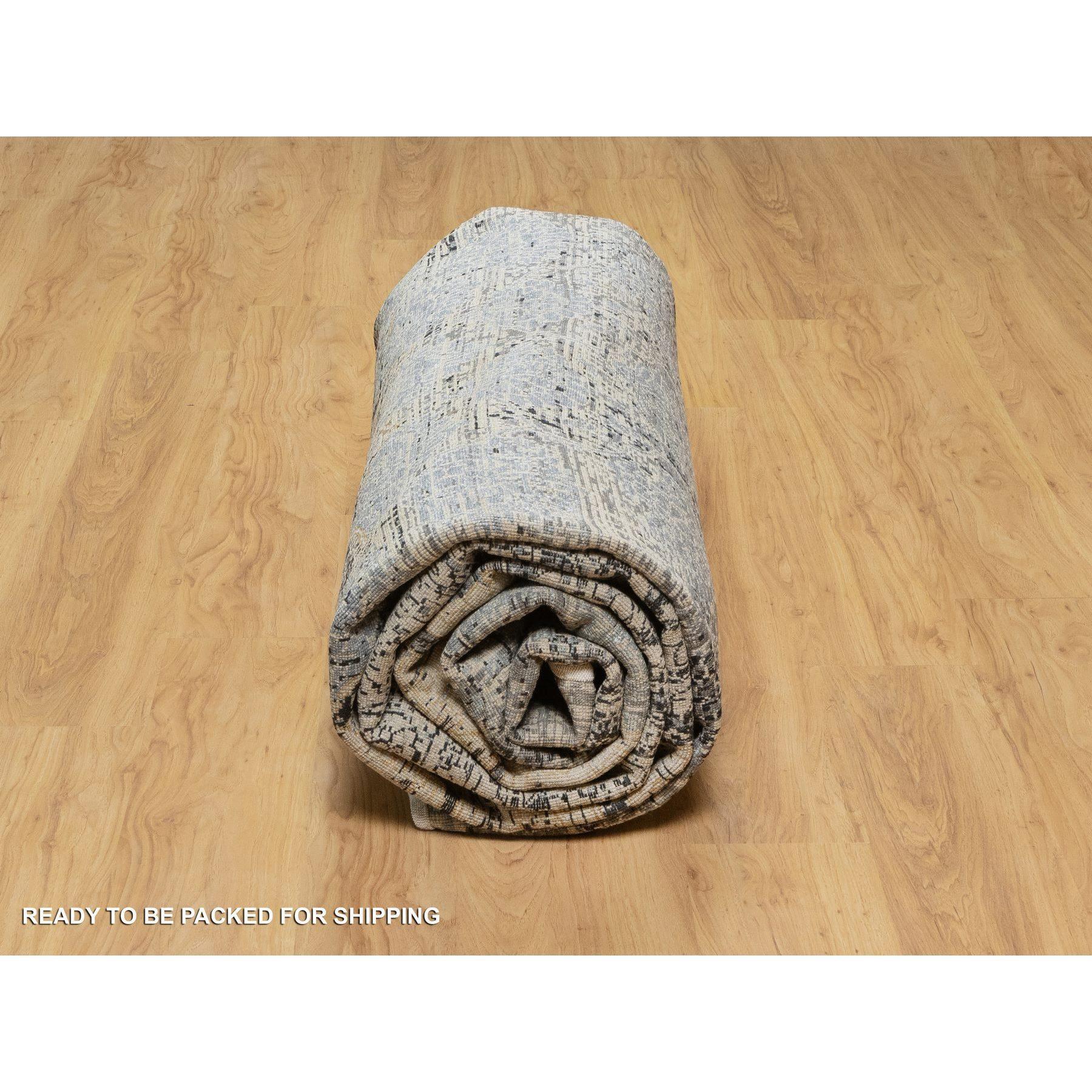 10'x14' Ecru Brown Broken and Erased Tappeto orientale in seta e lana annodato a mano in vendita 2