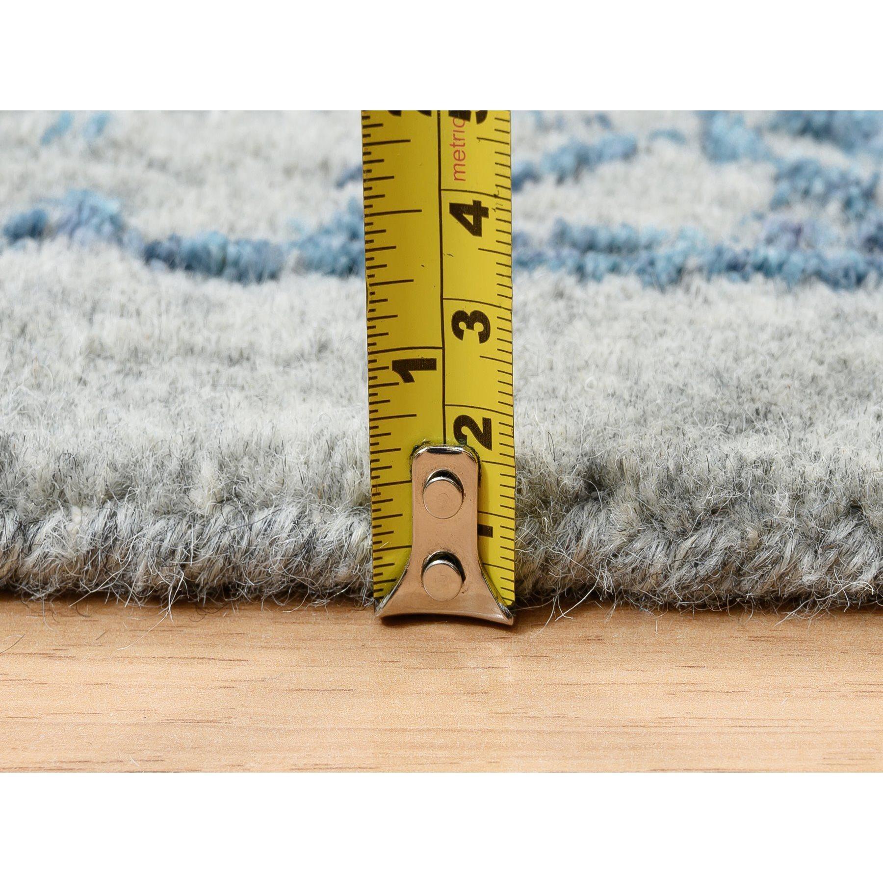 Tapis gris tissé à la main en laine Jacquard et soie végétale 10'x14'. en vente 3