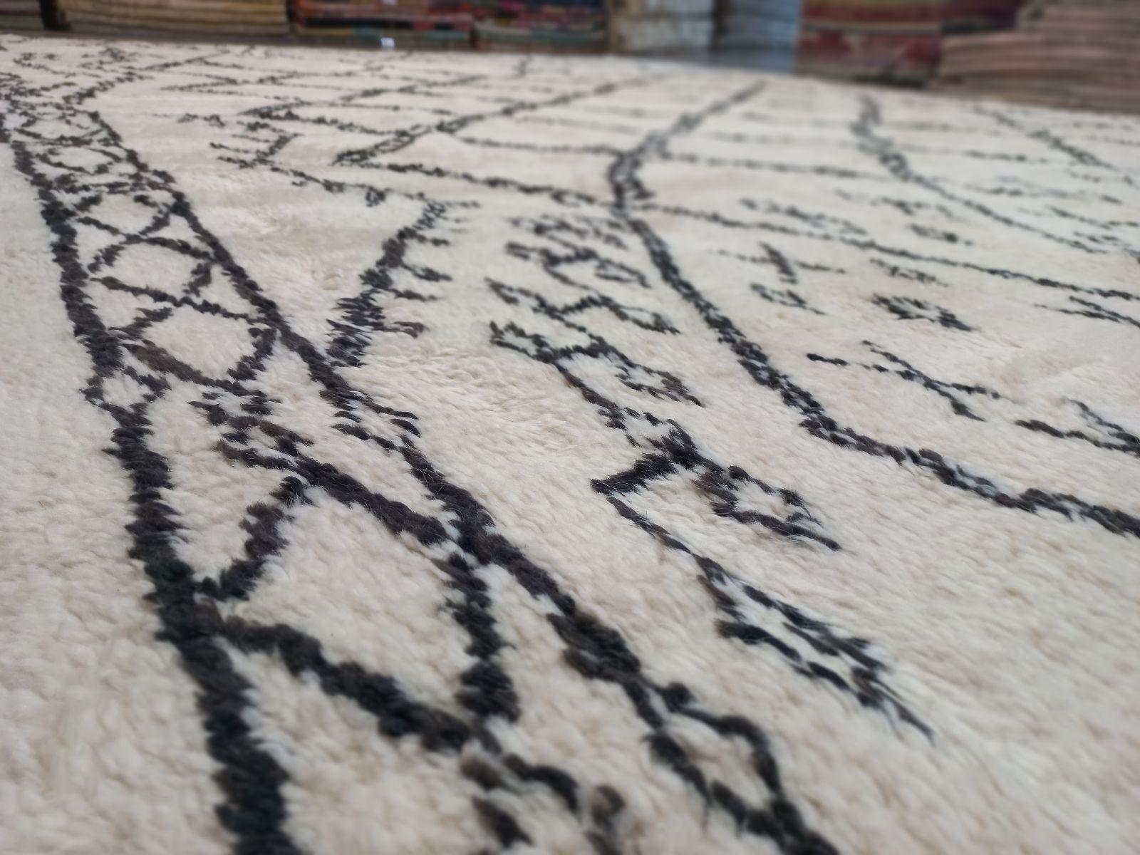 Zeitgenössischer marokkanischer Berberteppich „Tulu“ aus Wolle, 10x14 m. Kundenspezifische Optionen verfügbar im Angebot 2