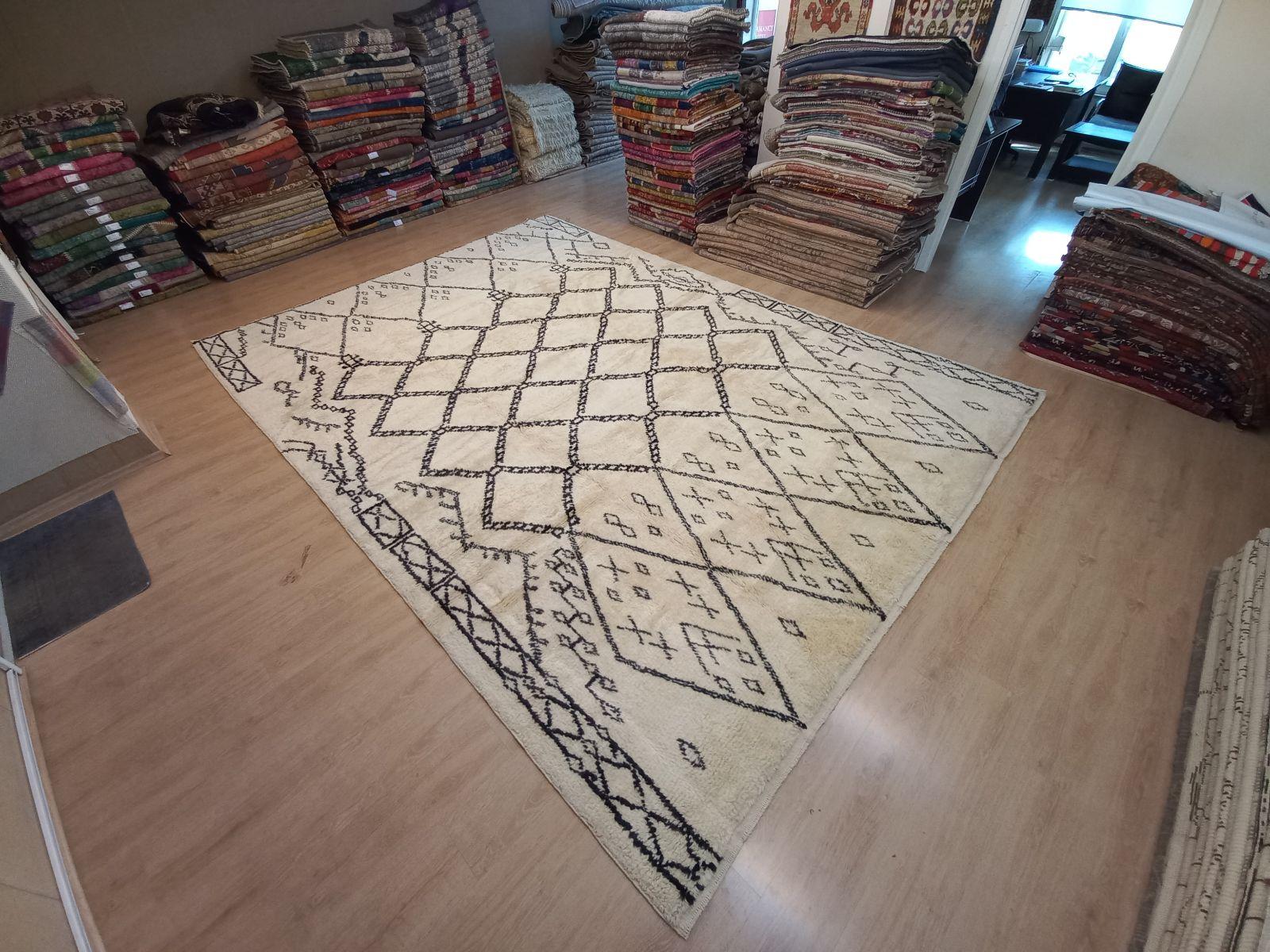 Zeitgenössischer marokkanischer Berberteppich „Tulu“ aus Wolle, 10x14 m. Kundenspezifische Optionen verfügbar im Angebot 3
