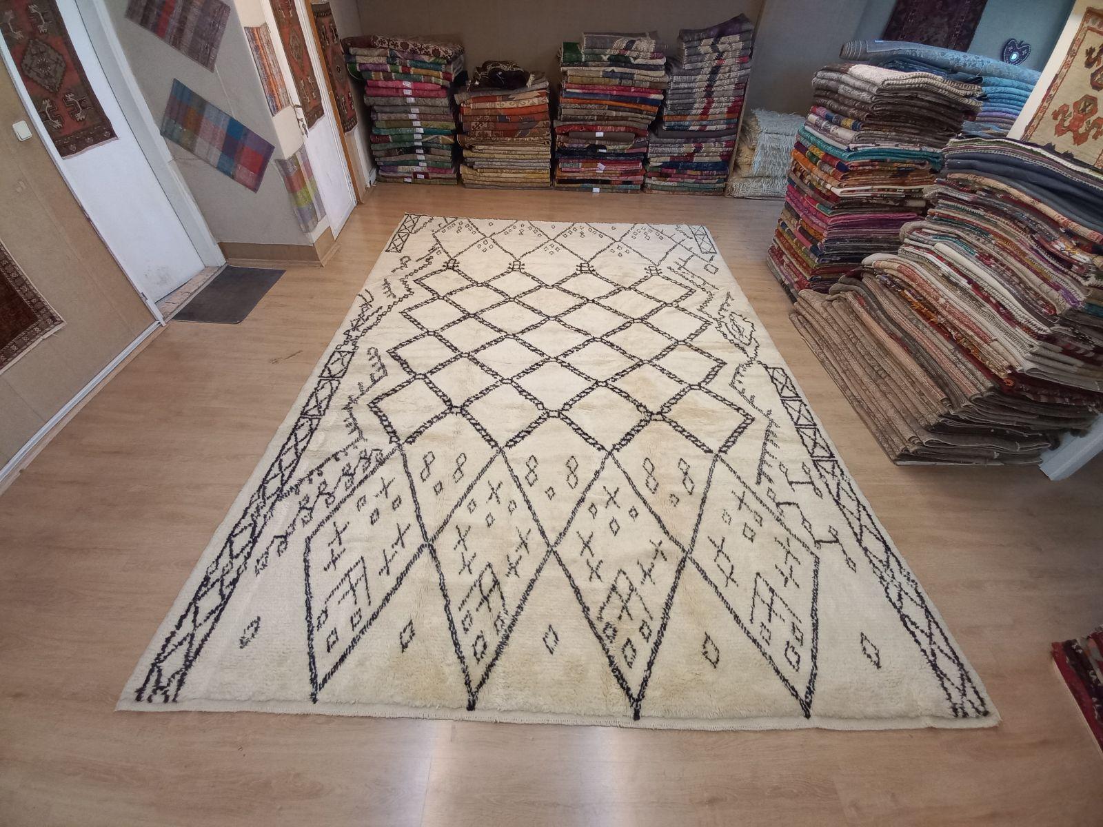 Zeitgenössischer marokkanischer Berberteppich „Tulu“ aus Wolle, 10x14 m. Kundenspezifische Optionen verfügbar im Angebot 5