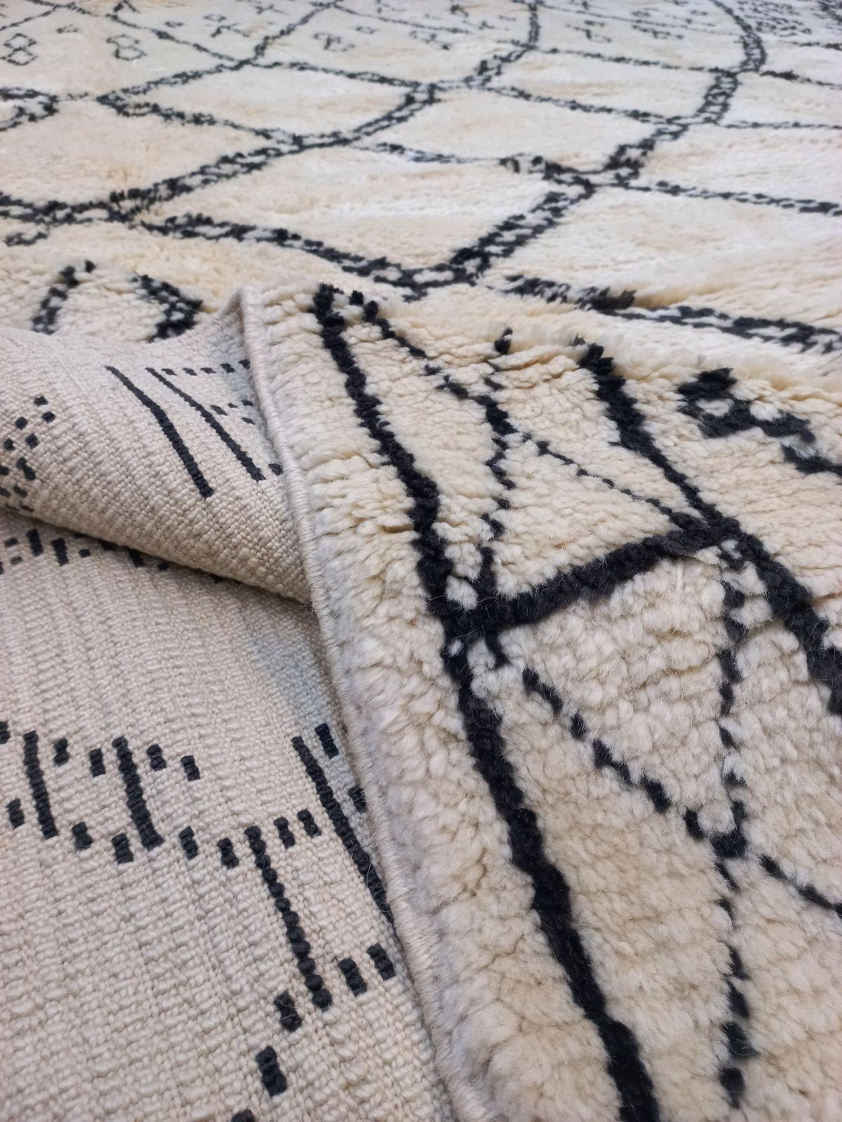 Zeitgenössischer marokkanischer Berberteppich „Tulu“ aus Wolle, 10x14 m. Kundenspezifische Optionen verfügbar (21. Jahrhundert und zeitgenössisch) im Angebot