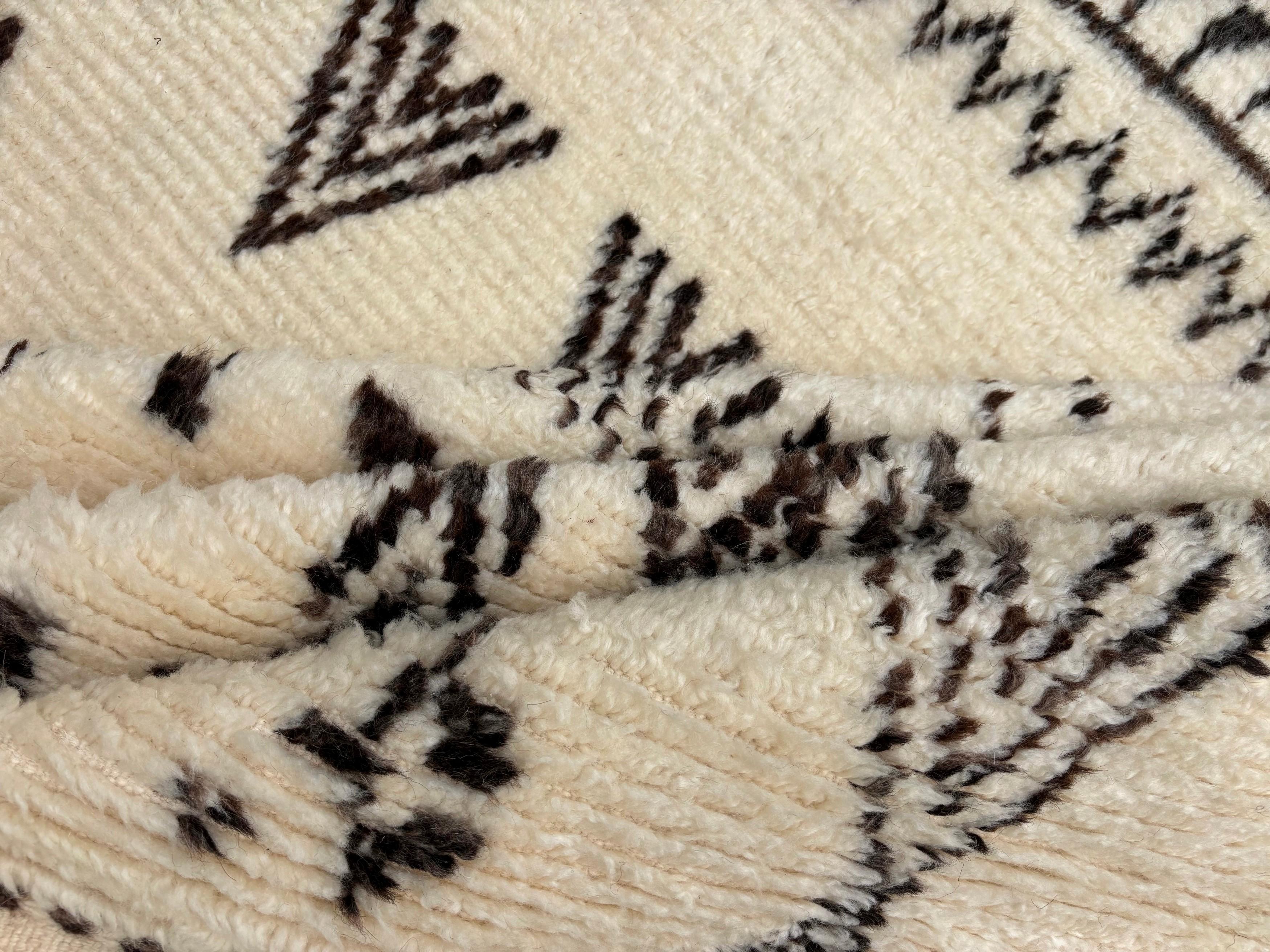 Hand-Knotted 10x14 Ft Handmade Moroccan style Rug. All Natural Wool. Custom Options Available For Sale