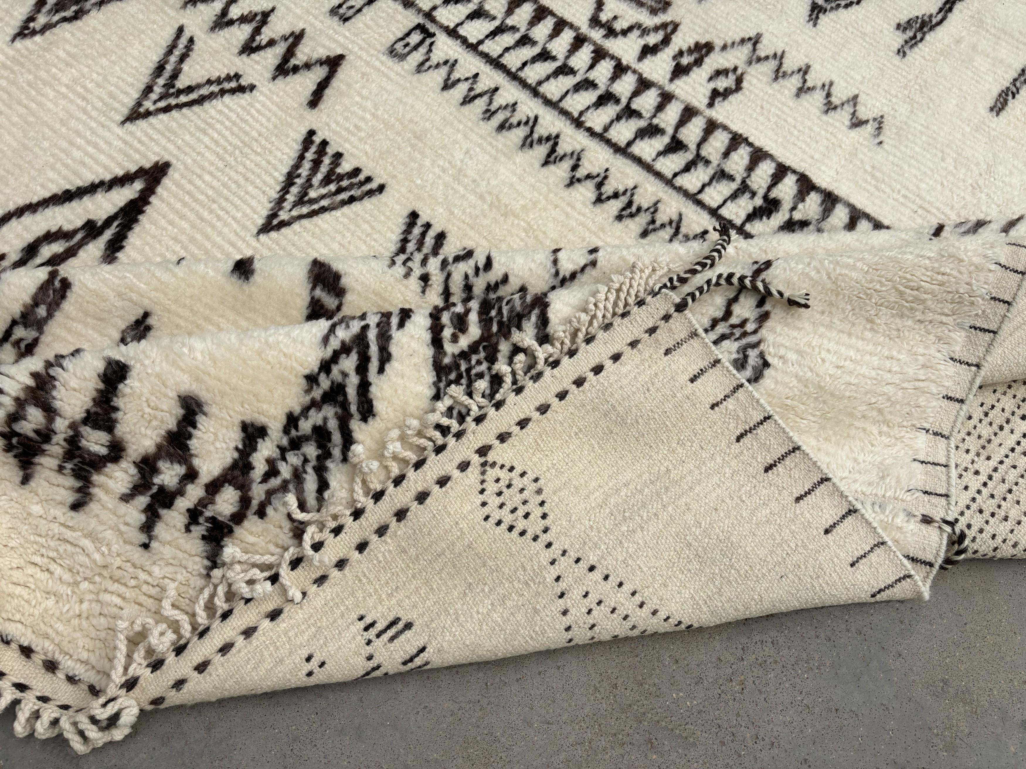 10x14 Ft Handmade Moroccan style Rug. All Natural Wool. Custom Options Available In New Condition For Sale In Spring Valley, NY