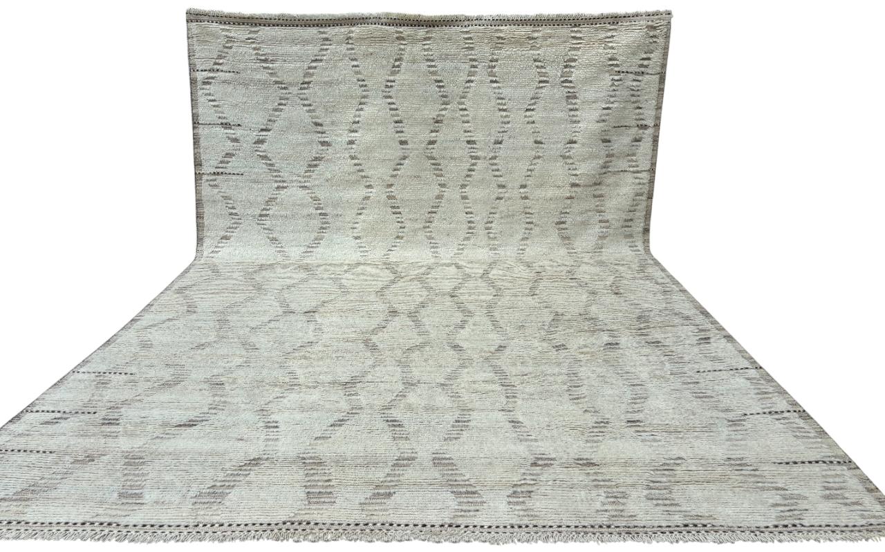 Turc 10x14 Ft Moroccan style Handmade Rug. All Natural Wool. Custom Options Available en vente