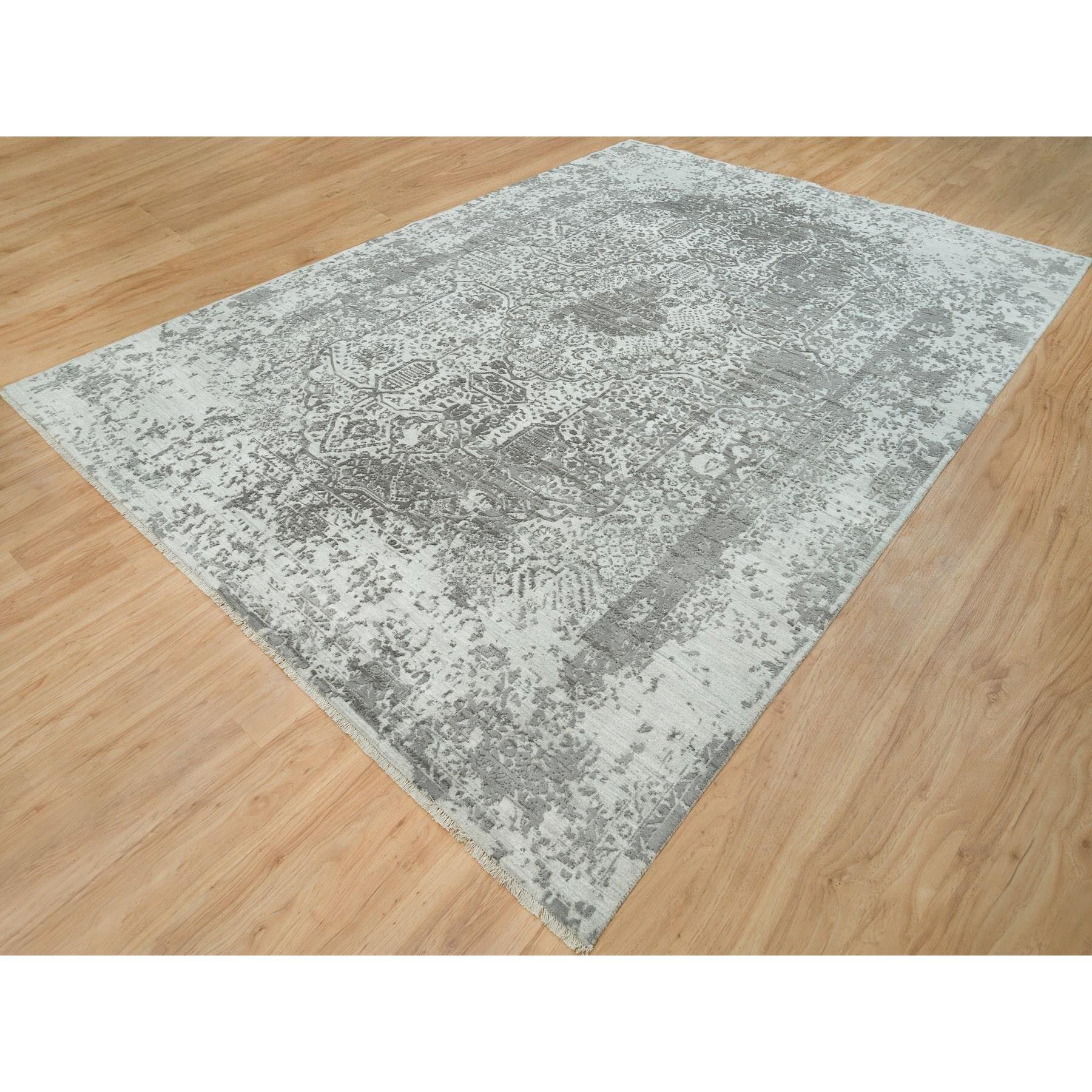 Indiano 10'x14' Gainsboro Tappeto in lana e seta annodato a mano con disegno zoroastriano in vendita