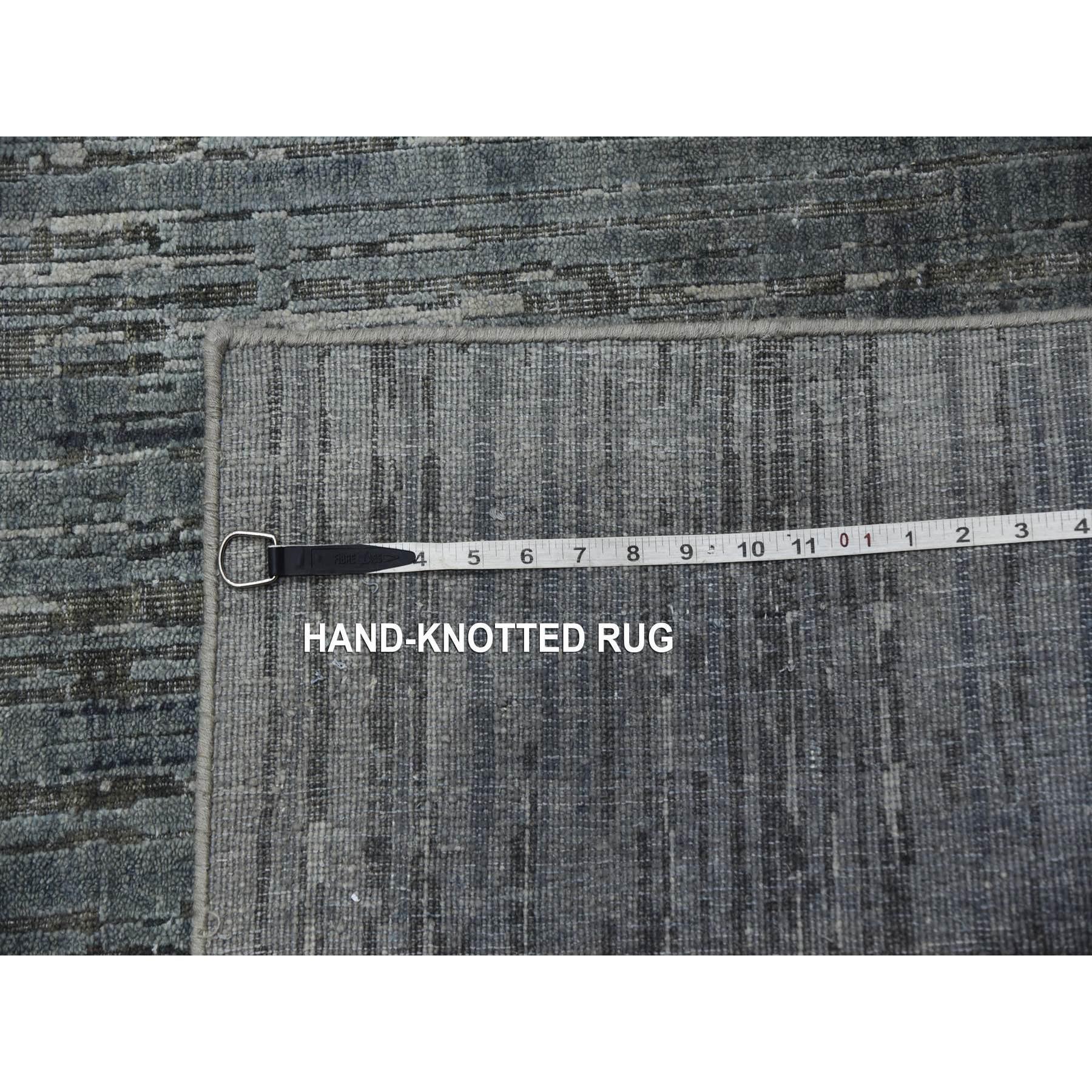 Tappeto orientale 10'x14' grigio a disegno verticale Ombre in pura seta e lana annodata a mano in vendita 4