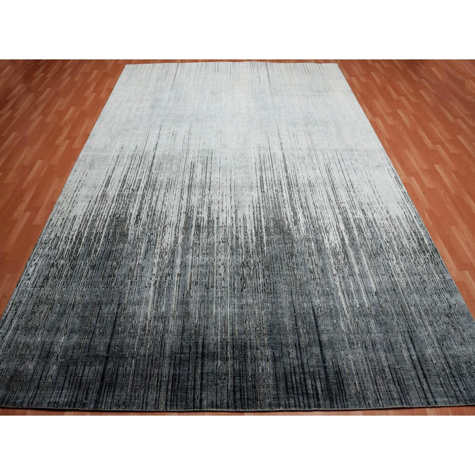 Moderno Tappeto orientale 10'x14' grigio a disegno verticale Ombre in pura seta e lana annodata a mano in vendita