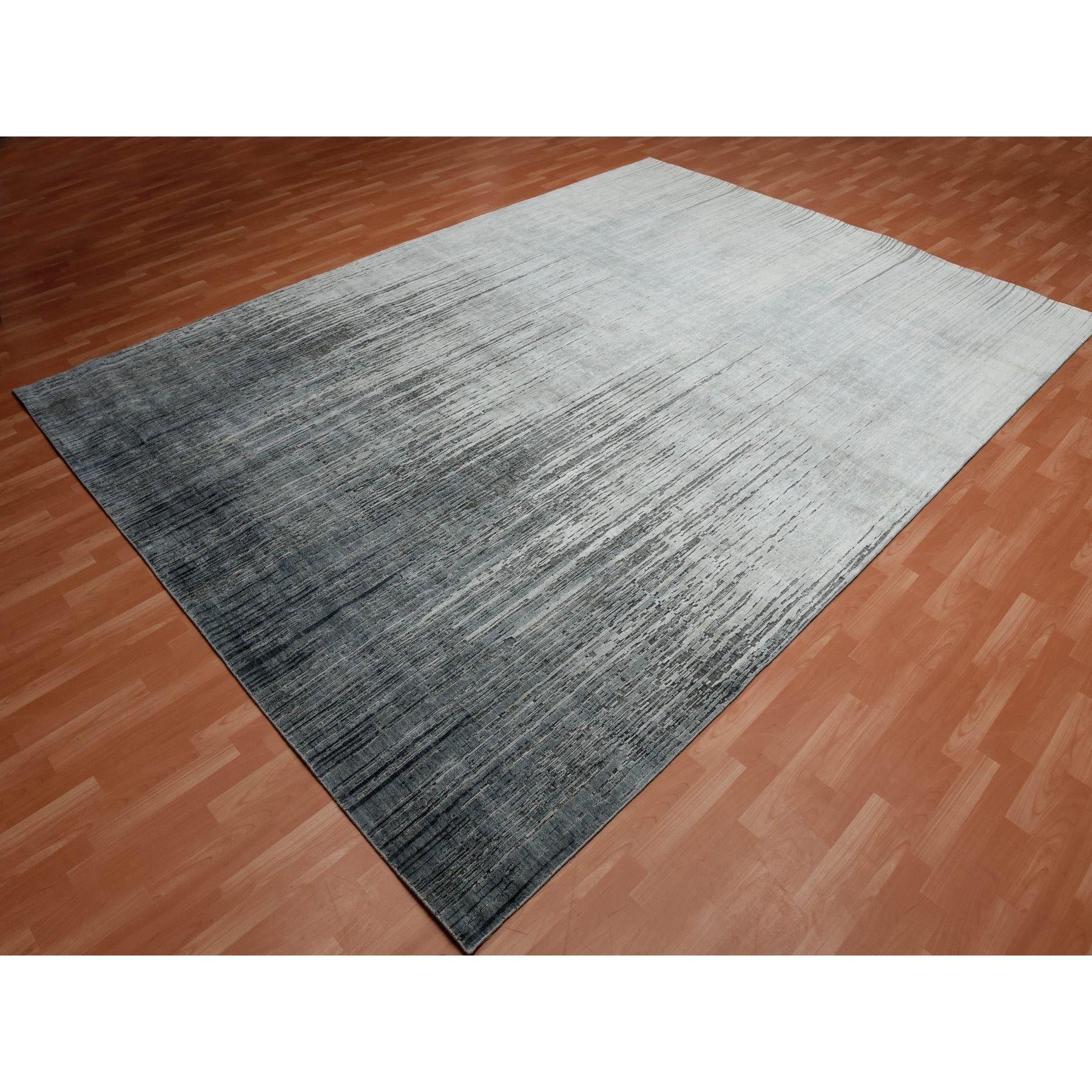 Indiano Tappeto orientale 10'x14' grigio a disegno verticale Ombre in pura seta e lana annodata a mano in vendita