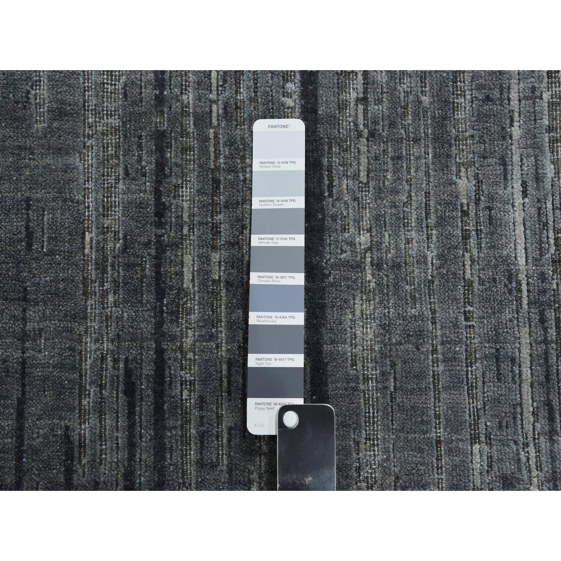 Seta Tappeto orientale 10'x14' grigio a disegno verticale Ombre in pura seta e lana annodata a mano in vendita