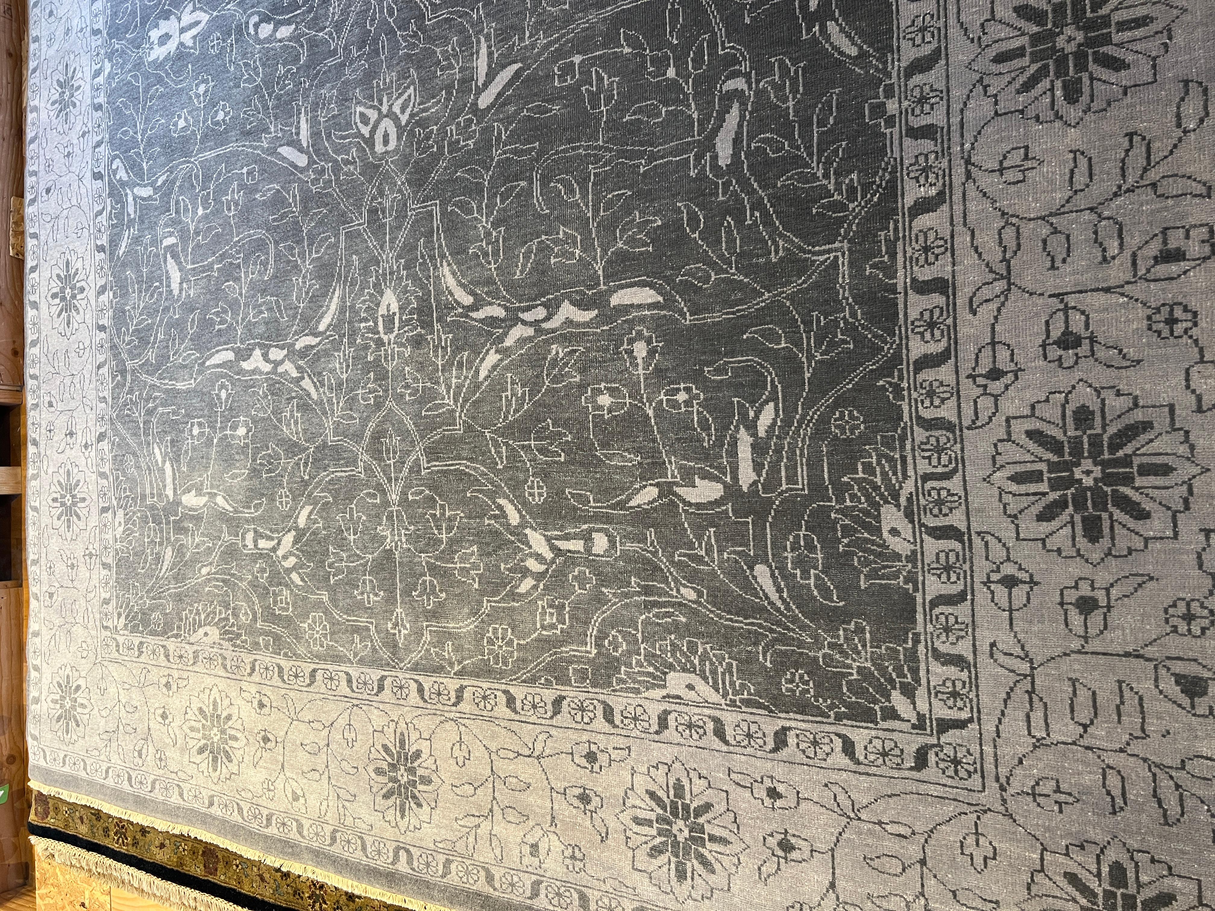 10'x14' Grauer Teppich mit Blumendesign (Handgeknüpft) im Angebot