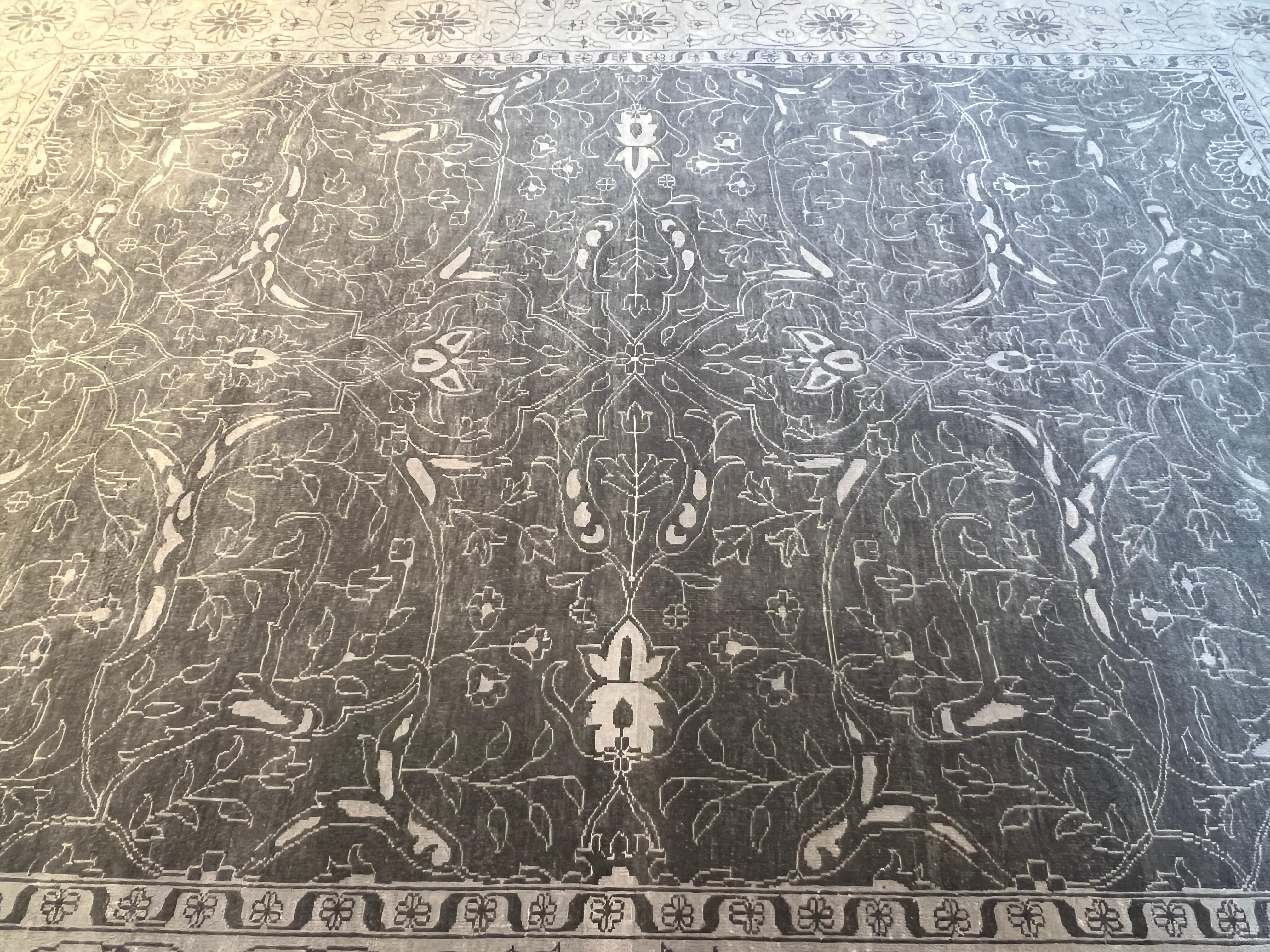 10'x14' Grauer Teppich mit Blumendesign im Zustand „Neu“ im Angebot in Los Angeles, CA