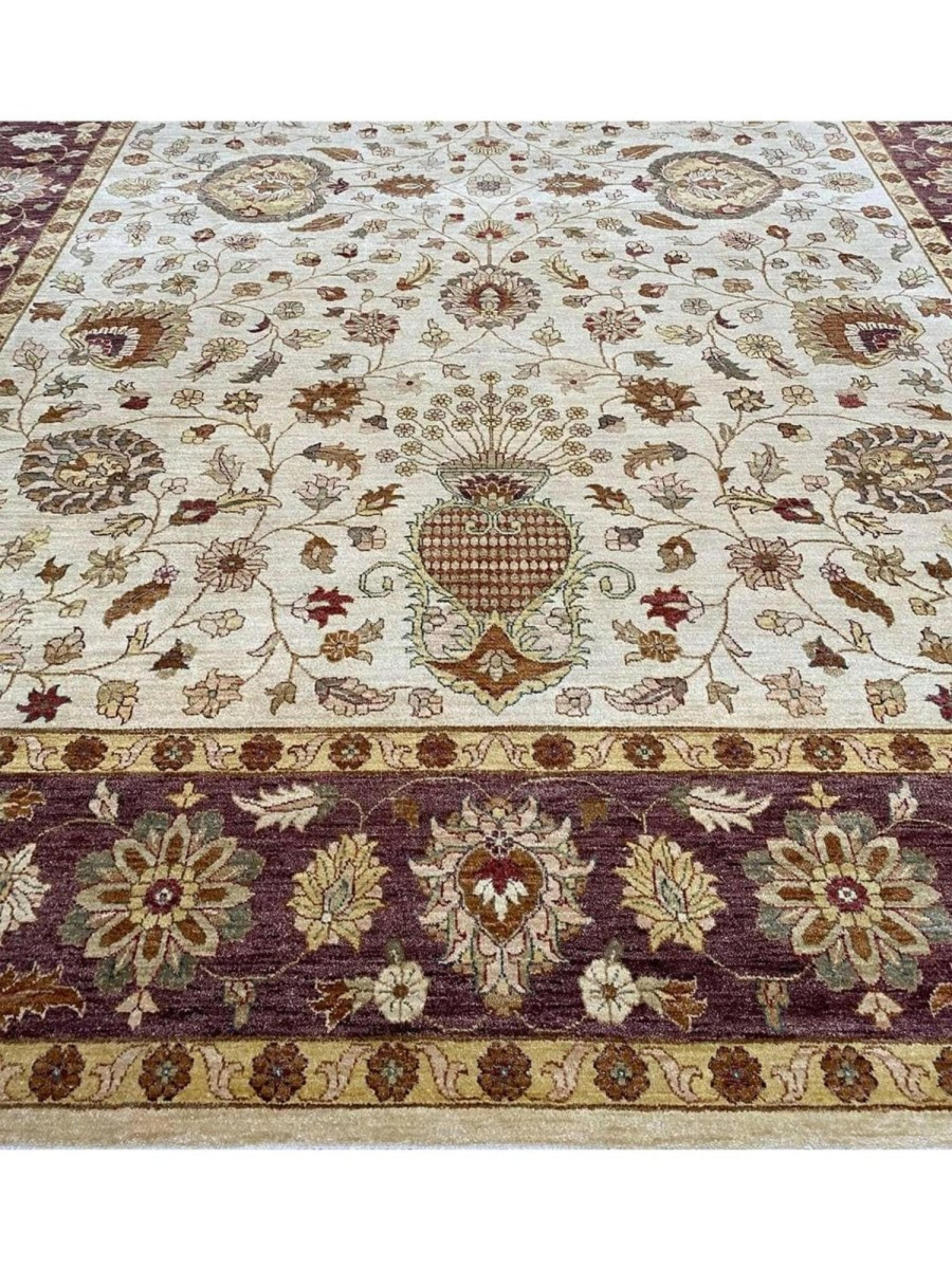 10x14 Hand Knotted Indian Agra Area Rug in vendita 1