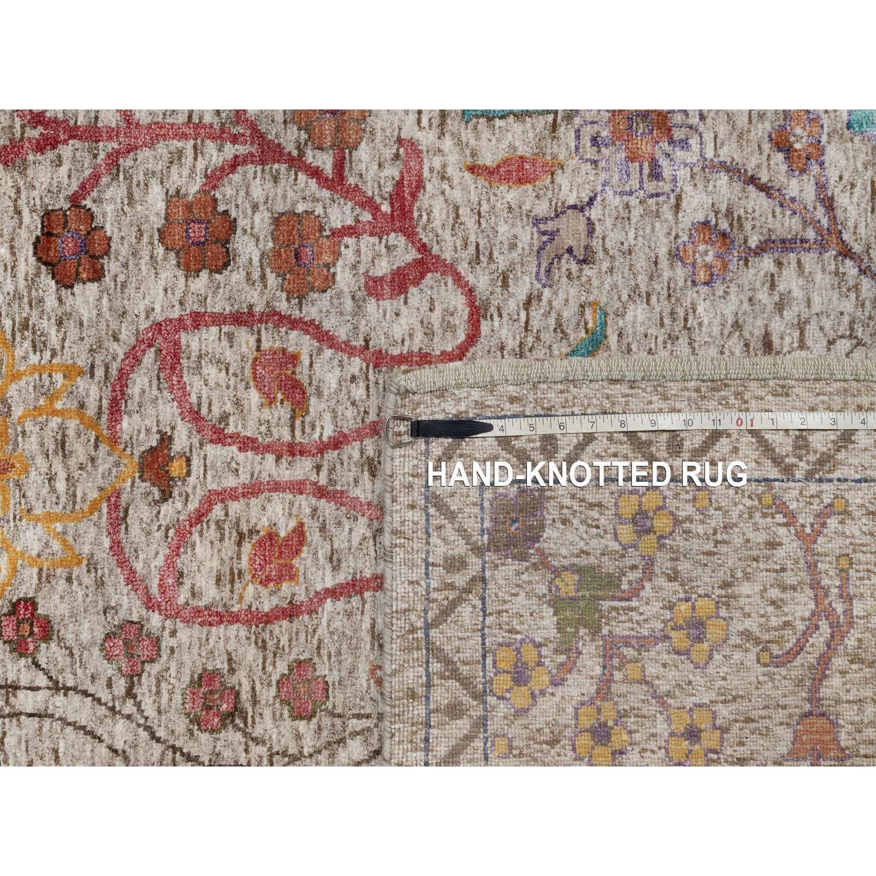 10'x14' Ivory Directional Vase Design Silk with Textured Wool Hand Knotted Rug en vente 4