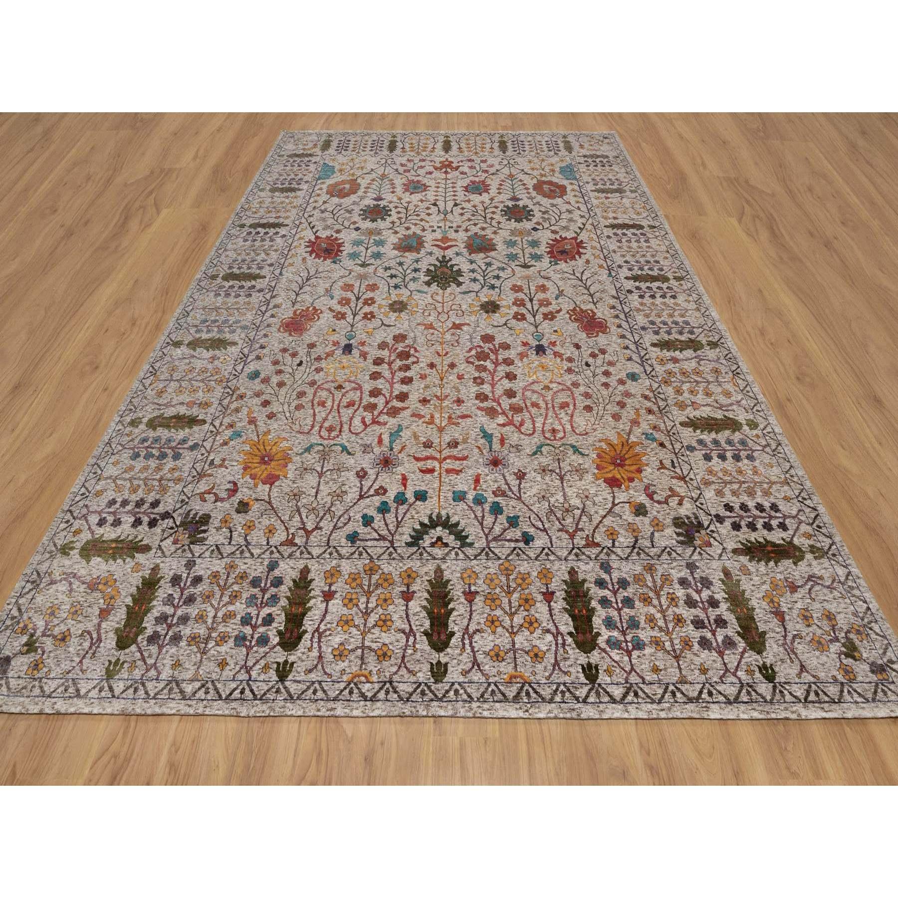 Lace White, soie et laine texturée, noué à la main, Design Vase Directional, Tapis d'Orient
Matériaux primaires : Laine et soie
Latex : Pas de poils 
hauteur : 0,25 pouces
Style : Transitionnel
Couleur primaire : Ivoire
Couleurs secondaires : Rouge,