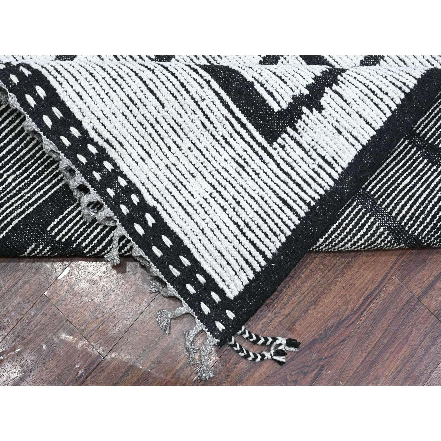 10'x14' Ivory Hand Knotted Moroccan Weave Segment Design Wool Oriental Rug In New Condition For Sale In Carlstadt, NJ