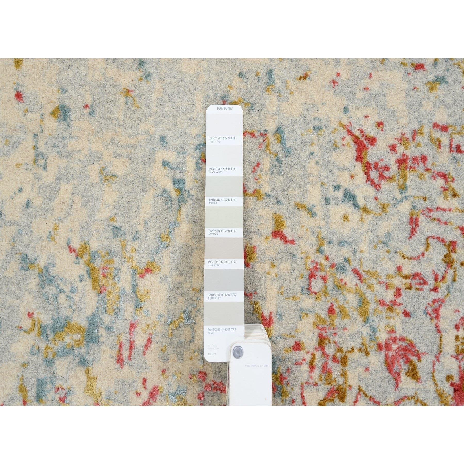 10'x14' Elfenbein Persisch Erased Design Wolle und reine Seide Hand geknüpft Teppich (21. Jahrhundert und zeitgenössisch) im Angebot