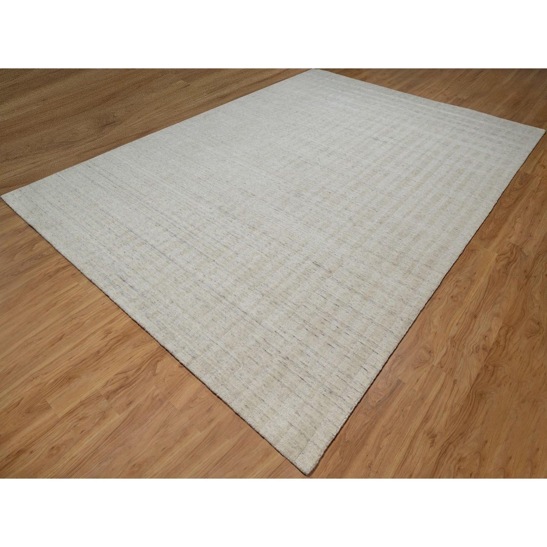 Moderne Tapis 10'x14' Ivoire non teinté, laine naturelle, rayures verticales, design, tissé à la main en vente