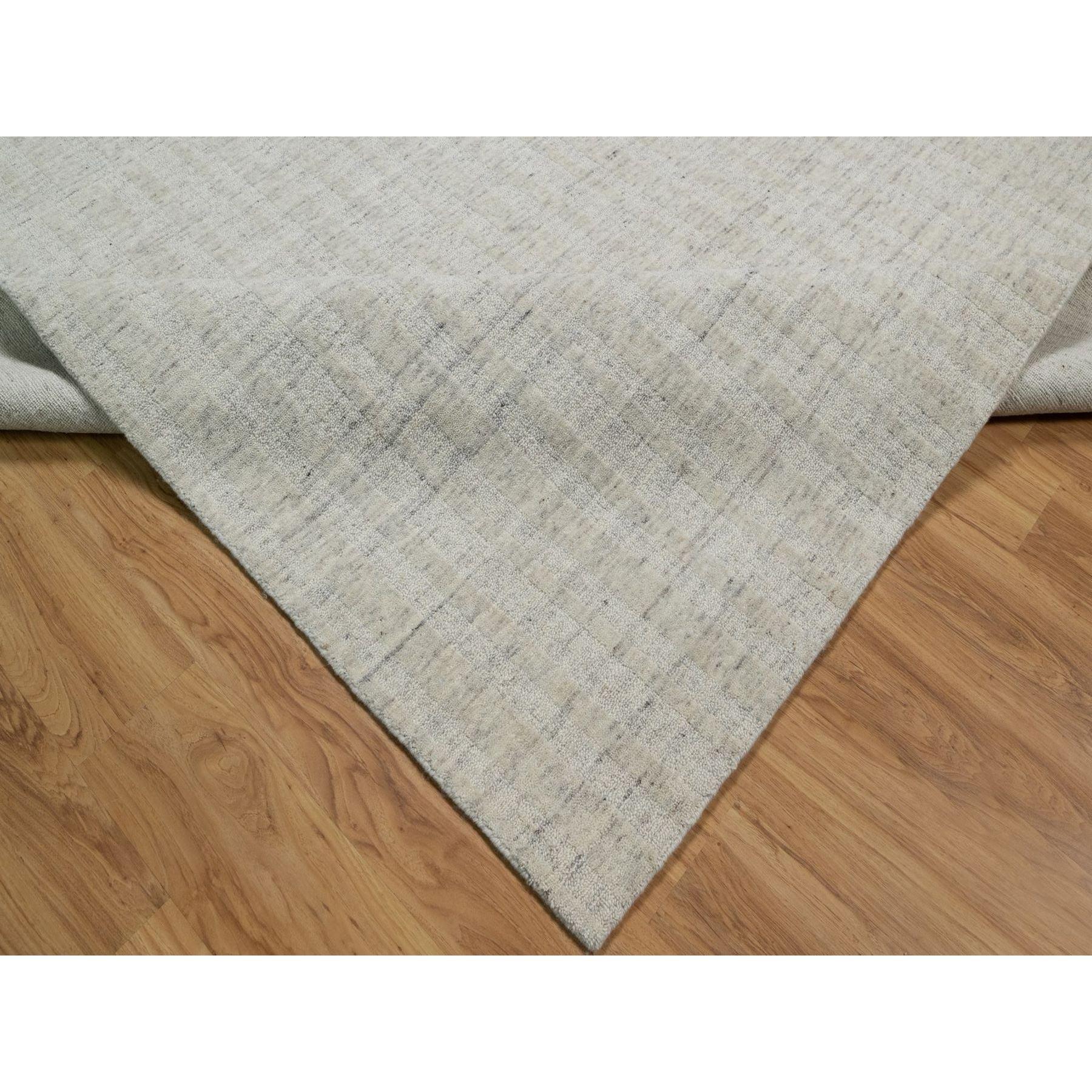 Tapis 10'x14' Ivoire non teinté, laine naturelle, rayures verticales, design, tissé à la main Neuf - En vente à Carlstadt, NJ