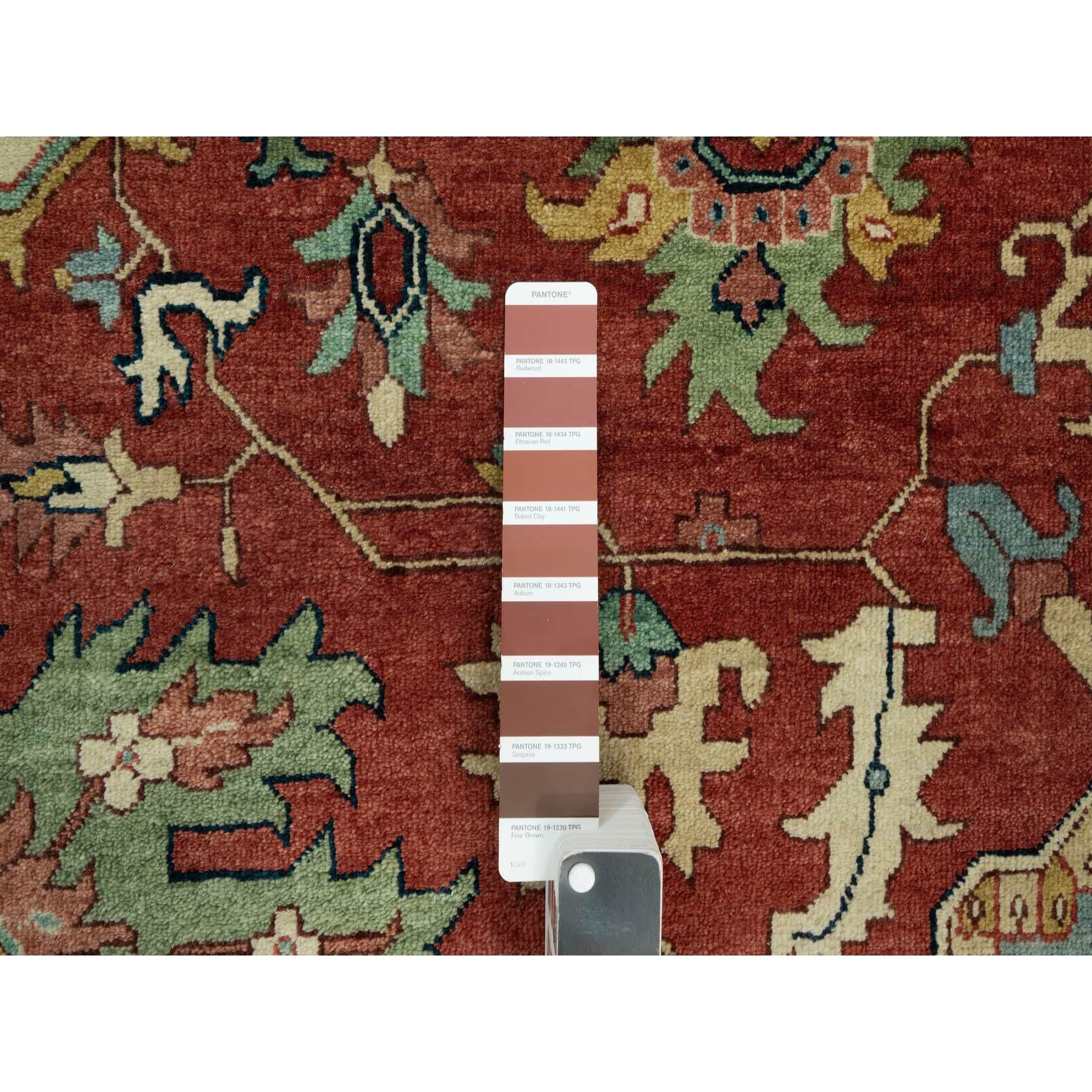 XXI secolo e contemporaneo 10'x14' Tappeto orientale in lana rossa lucida annodata a mano e anticata Heriz Re-Creation in vendita