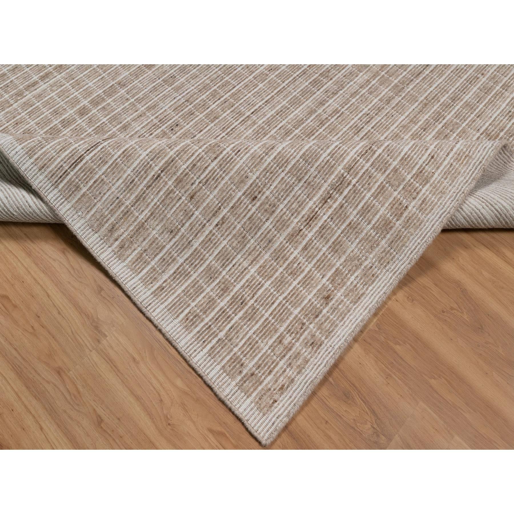 10'x14' Sandbraun Modernes schlichtes Dekor Box Design Geknüpfter weicher Wollteppich (21. Jahrhundert und zeitgenössisch) im Angebot
