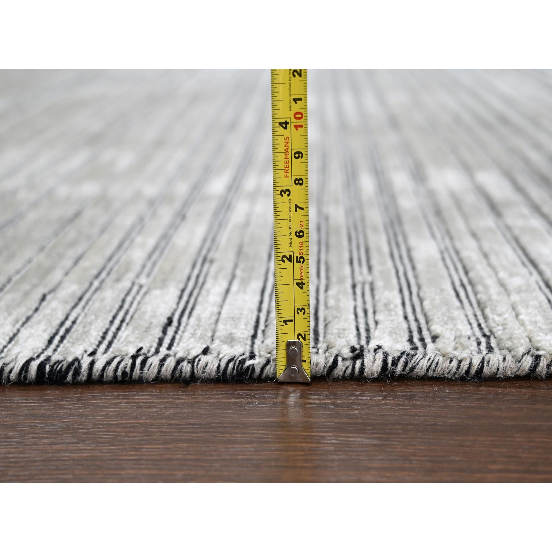 10'x14' Taupe und Schwarz Modernes Design Wolle & Seide Handgewebter Orientteppich im Angebot 4