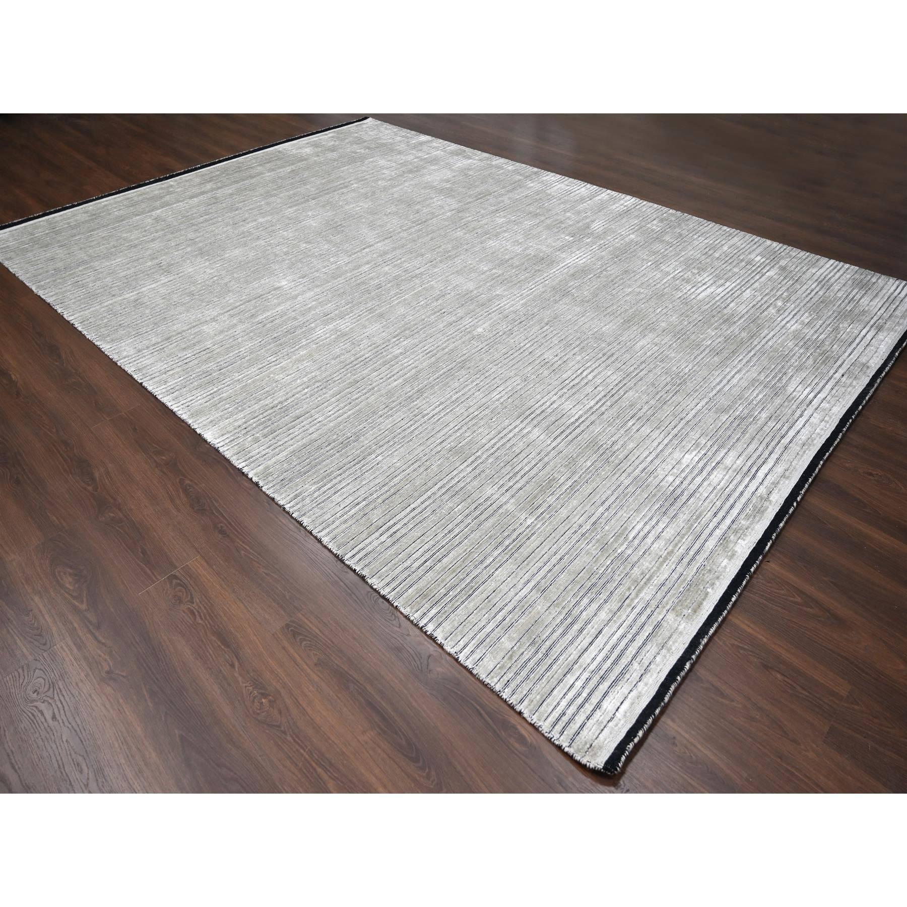 10'x14' Taupe und Schwarz Modernes Design Wolle & Seide Handgewebter Orientteppich (Indisch) im Angebot