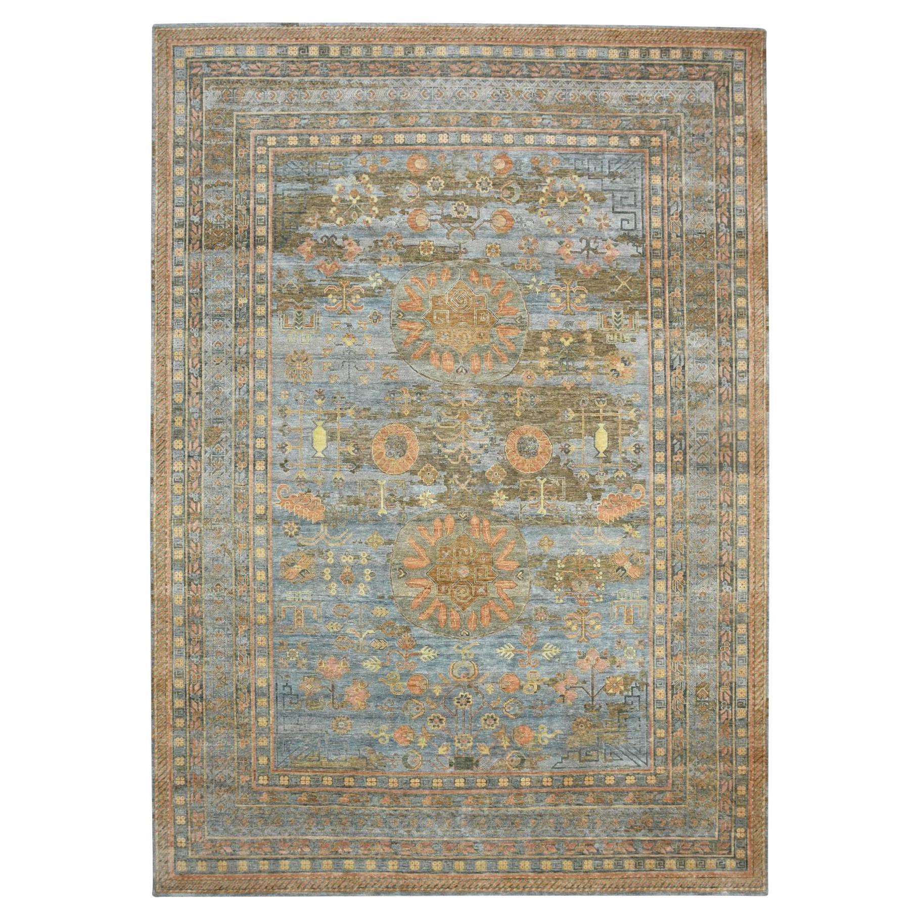 10'x14'2" Blauer Khotan-Einfluss mit markantem Abrash-Handgeknüpfter Woll-Silberteppich im Angebot