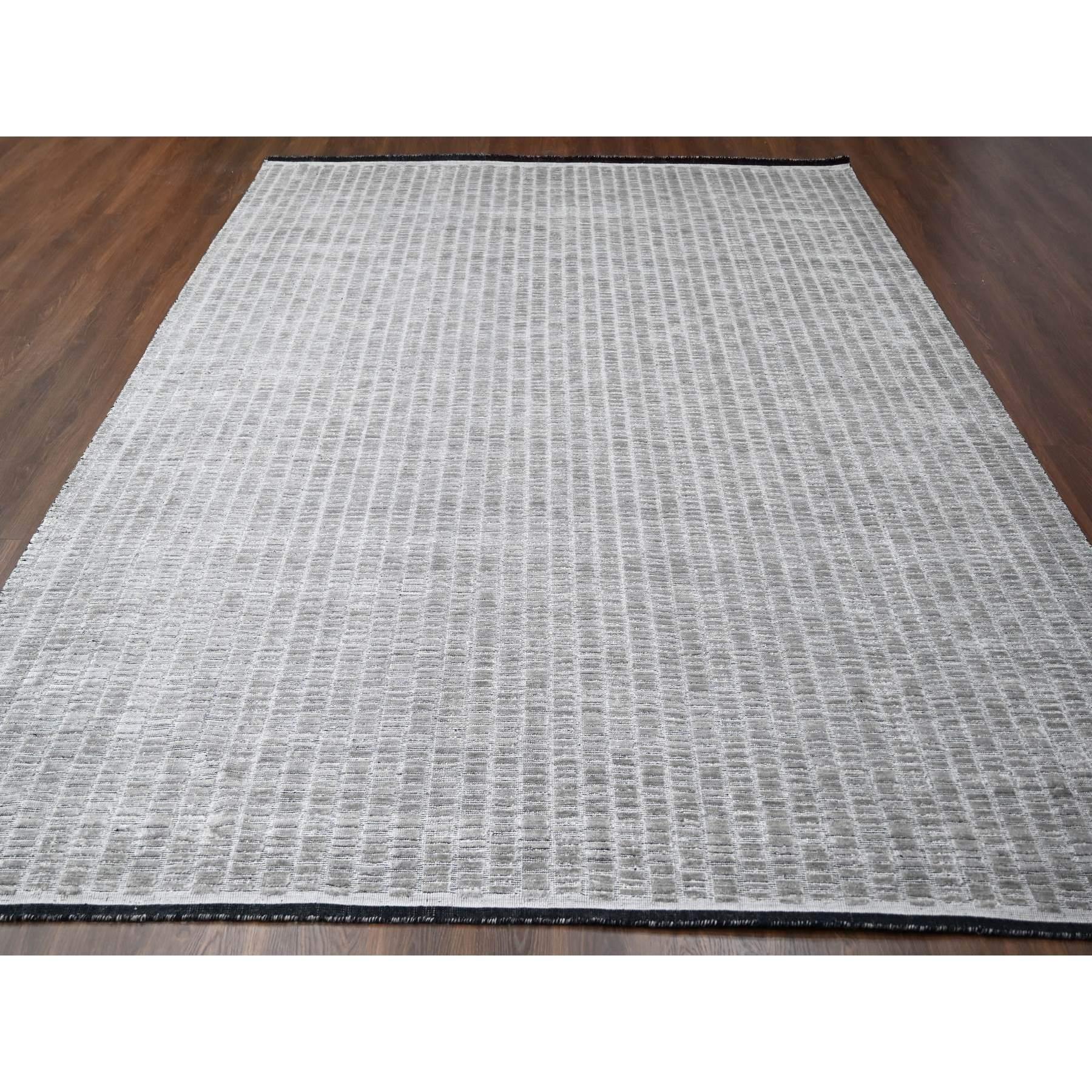 Grigio e nero, tessuto a mano, pavimento romano con texture moderna, seta a base di lana e piante, tappeto orientale
Materiali primari: Lana e seta
Lattice: No Pile 
altezza: 0,25 pollici
Stile: Casual
Colore primario: Grigio
Colori secondari: