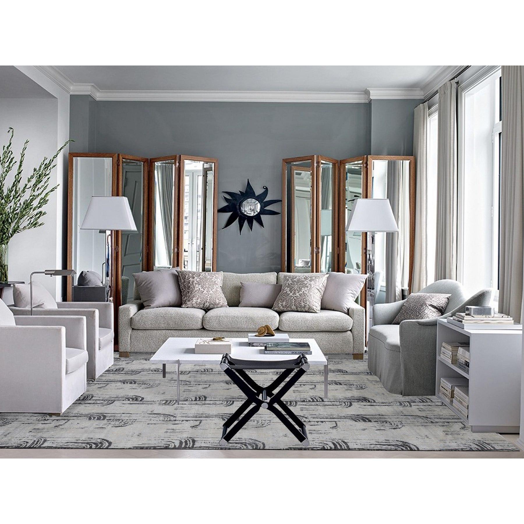 Cloud Gray, The Cane Design, Pura seta con lana testurizzata, annodato a mano, Tappeto orientale
Materiali primari: Lana e seta
Lattice: No Pile 
altezza: 0,25 pollici
Stile: Di transizione
Colore primario: Grigio
Colori secondari: Nero,