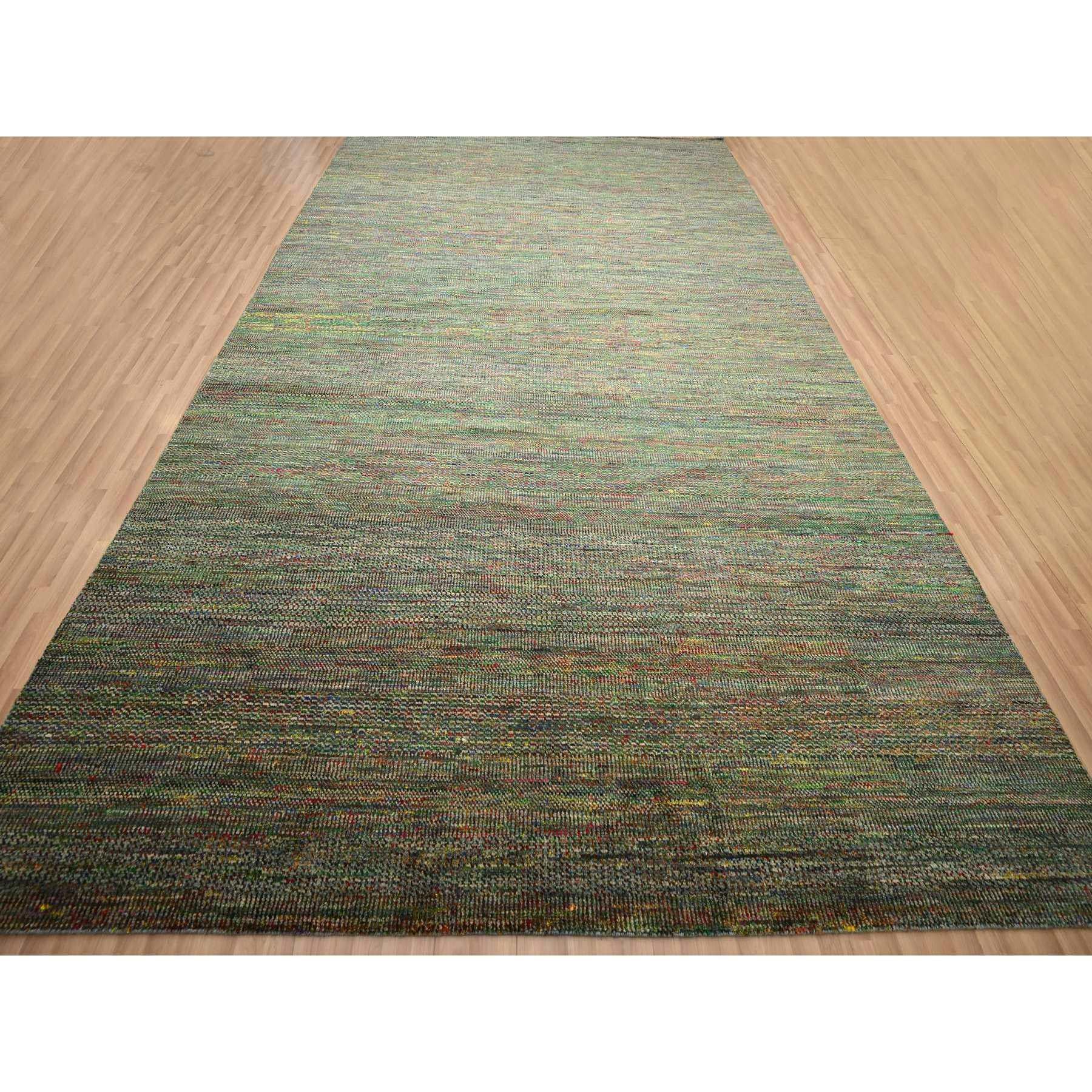 Greene & Greene, Design moderno, Lana e seta, Annodato a mano, Tono su tono, Lussureggiante e soffice, Tappeto orientale
Materiali primari: Lana e seta
Lattice: No Pile 
altezza: 0,25 pollici
Stile: Contemporaneo
Colore primario: Verde
Colori