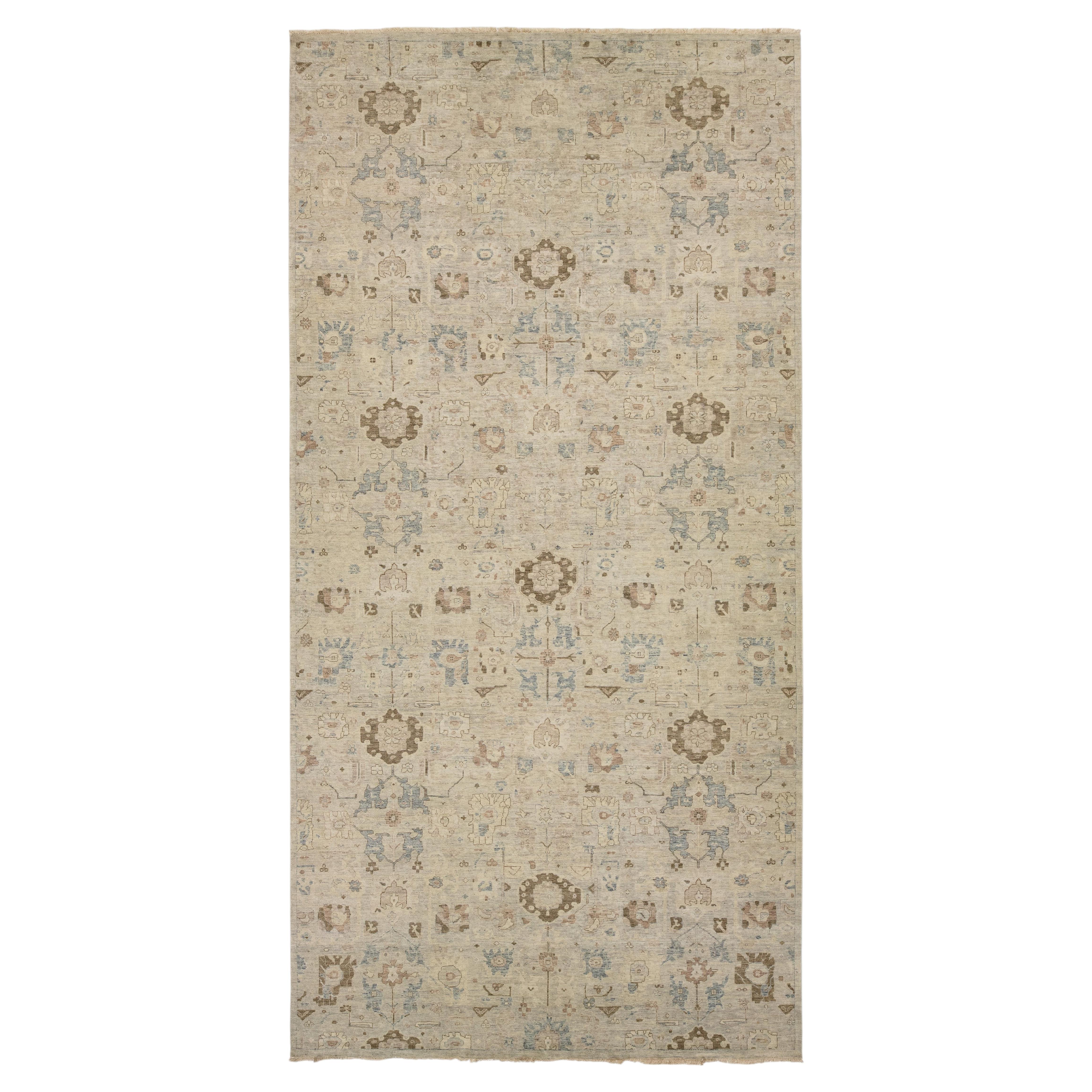 Handgeknüpfter indischer Wollteppich (10 x 20) mit Oushak-Motiv in gedeckten Creme- und Blautönen