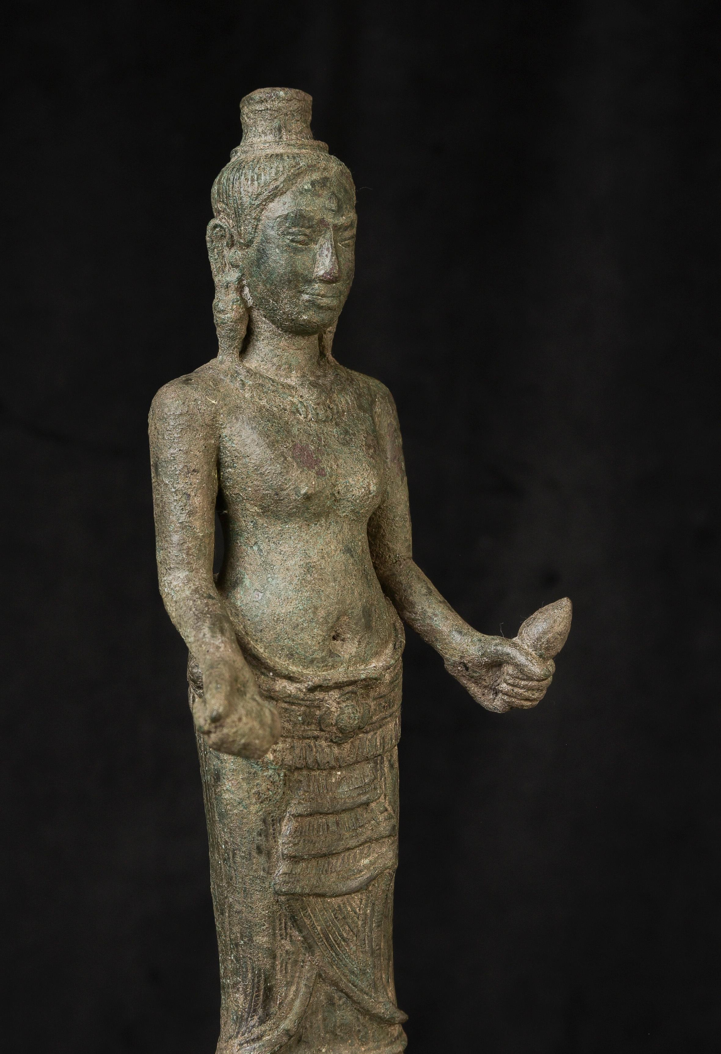 11-13ème siècle Cambodgien Bronze Bouddhiste/Hindou.-Grand, Superbe 10290 en vente 2
