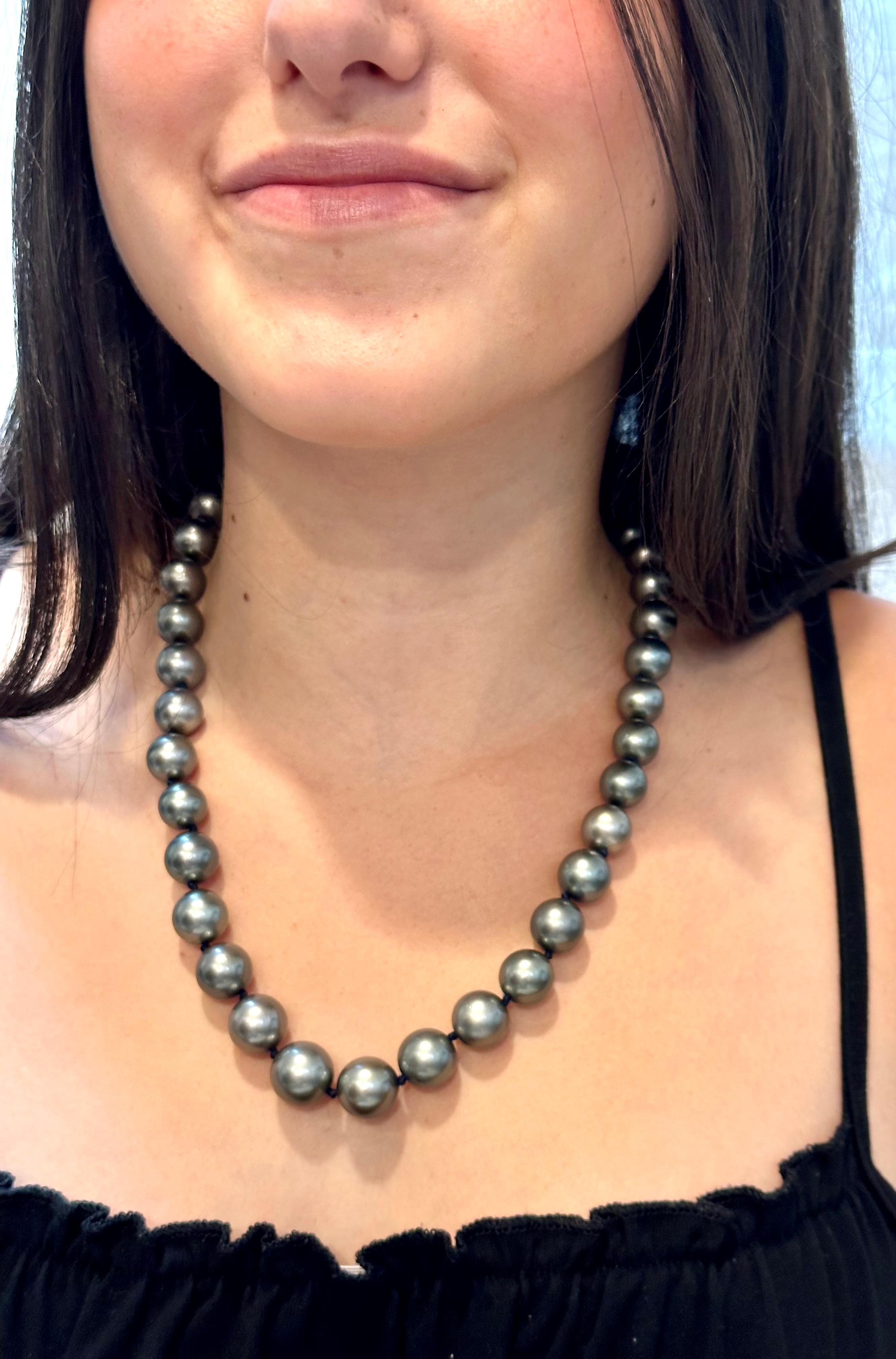 11-15 mm Tahitian Black Graduating Pearls Strand Necklace, Estate, WG For Sale 14