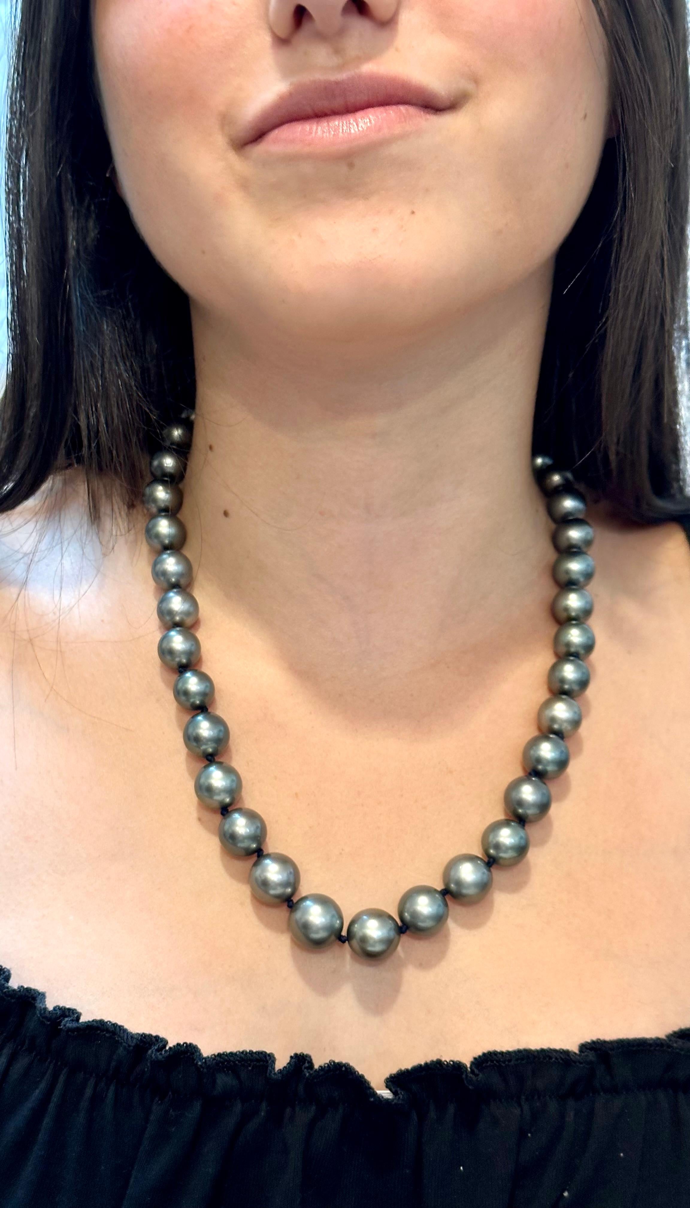 11-15 mm Tahitian Black Graduating Pearls Strand Necklace, Estate, WG For Sale 15