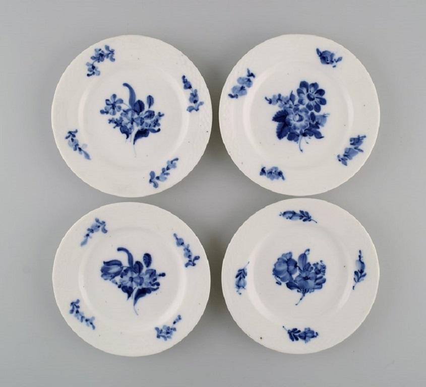 11 antique Copenhagen Blue Flower Braided cake plates. 
Model number 10/8094. Late 19th century.
Diameter: 14.5 cm.
In excellent condition.
Stamped.
2nd factory quality.
