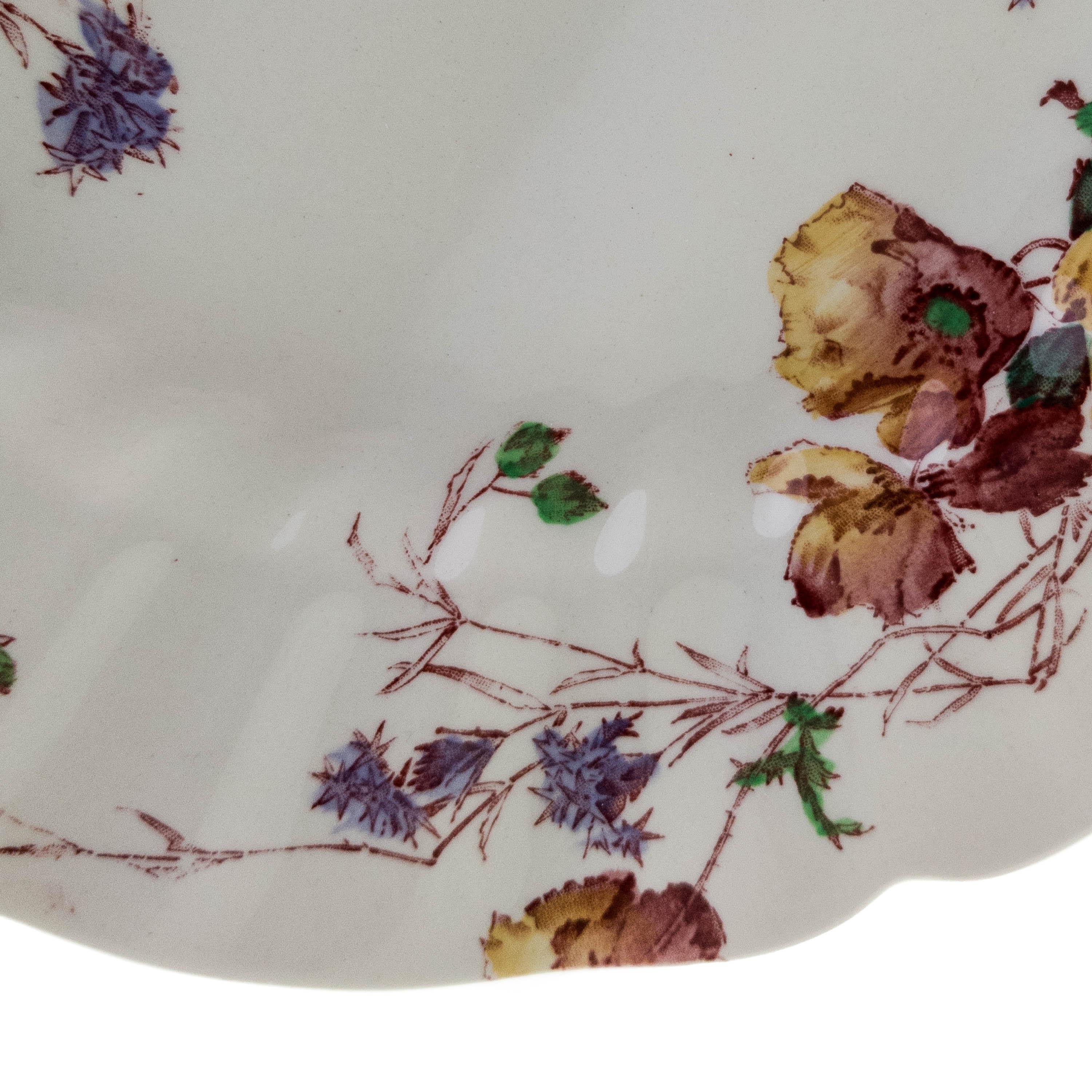 Royal Doulton's Classic shaped plate featuring a pretty floral decoration on its fine earthenware ground. In great antique condition.