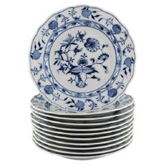 11 assiettes plates anciennes en porcelaine bleue de Meissen peintes à la main avec oignons