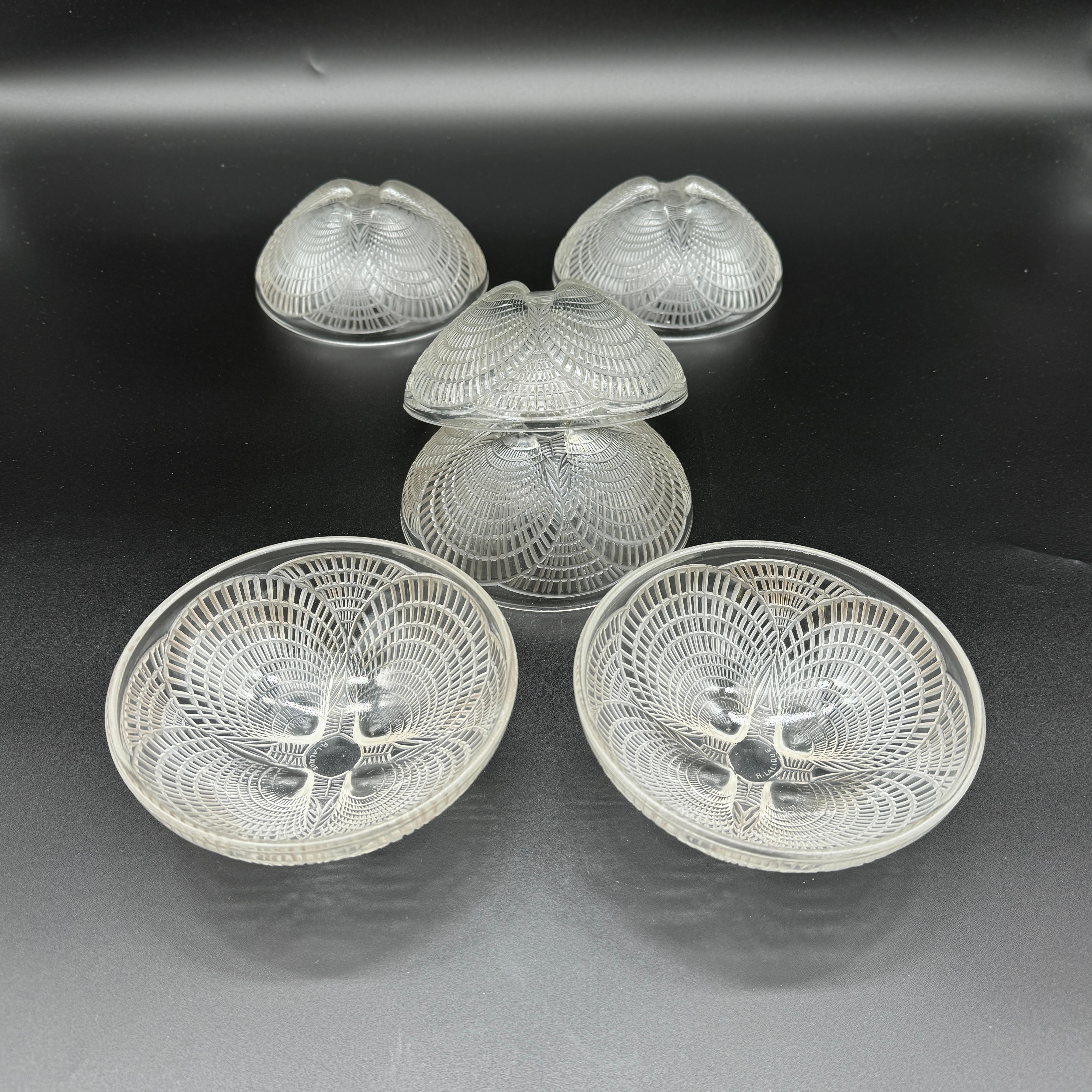 11 Art Deco Shel Bowls by R.Lalique. In Excellent Condition In SAINT-OUEN-SUR-SEINE, FR