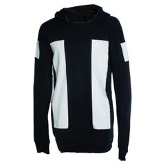 11 Boris Bidjan, gestreifter schwarzer Hoodie
