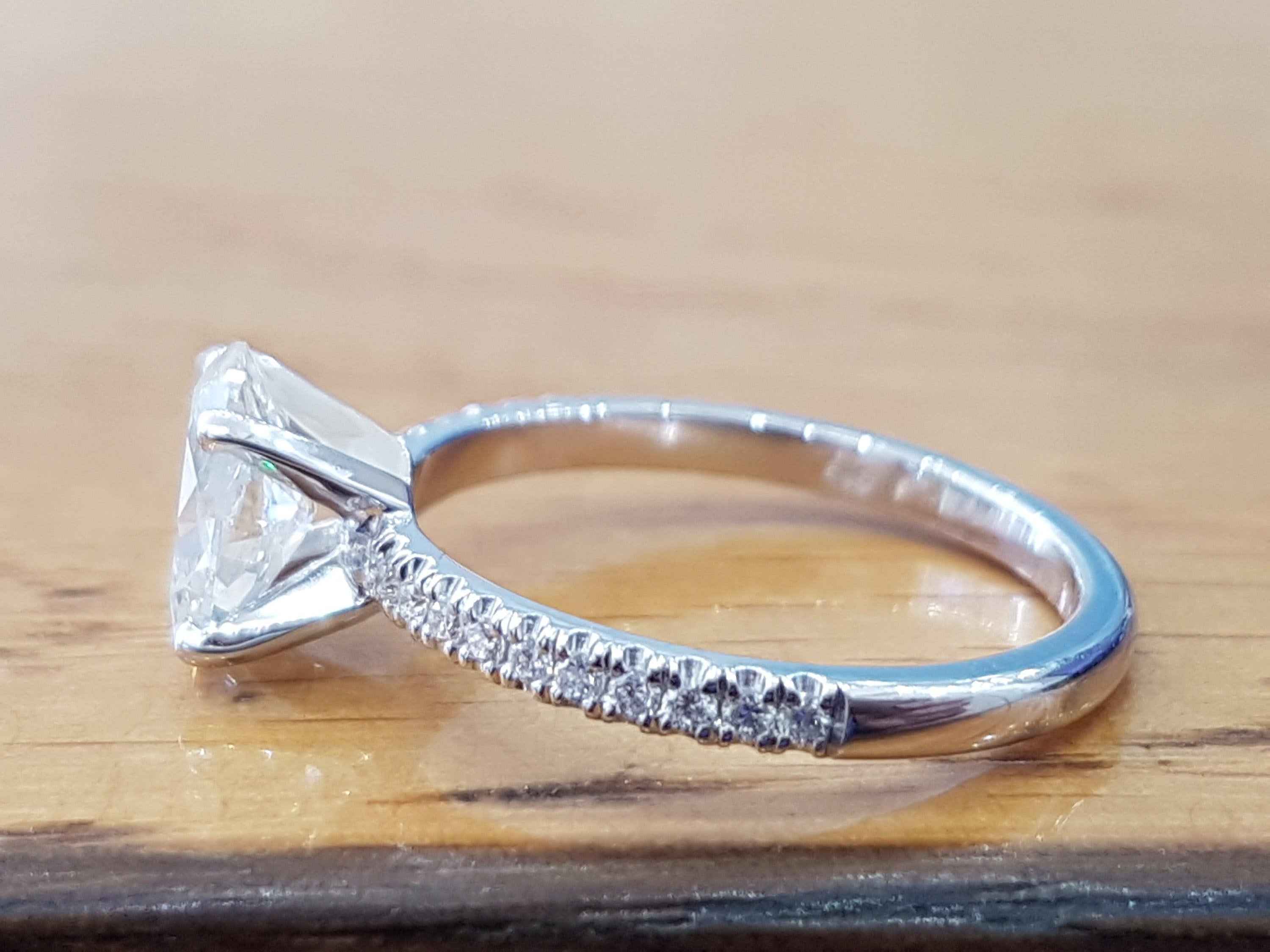 1.1 carat oval diamond ring