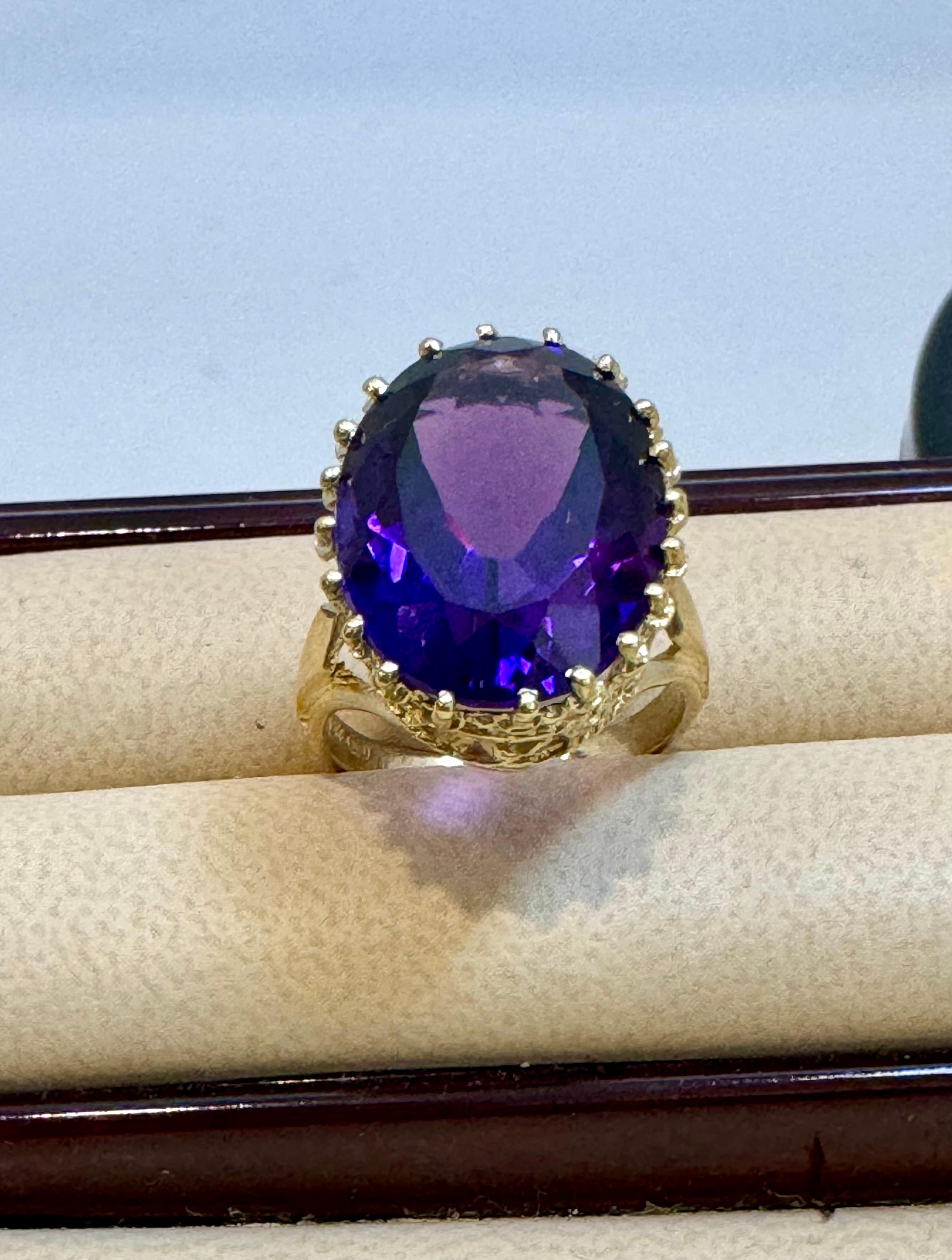 11 Carat Amethyst Cocktail Ring in 14 Karat Yellow Gold  7.2 GmSize 5.25 For Sale 5
