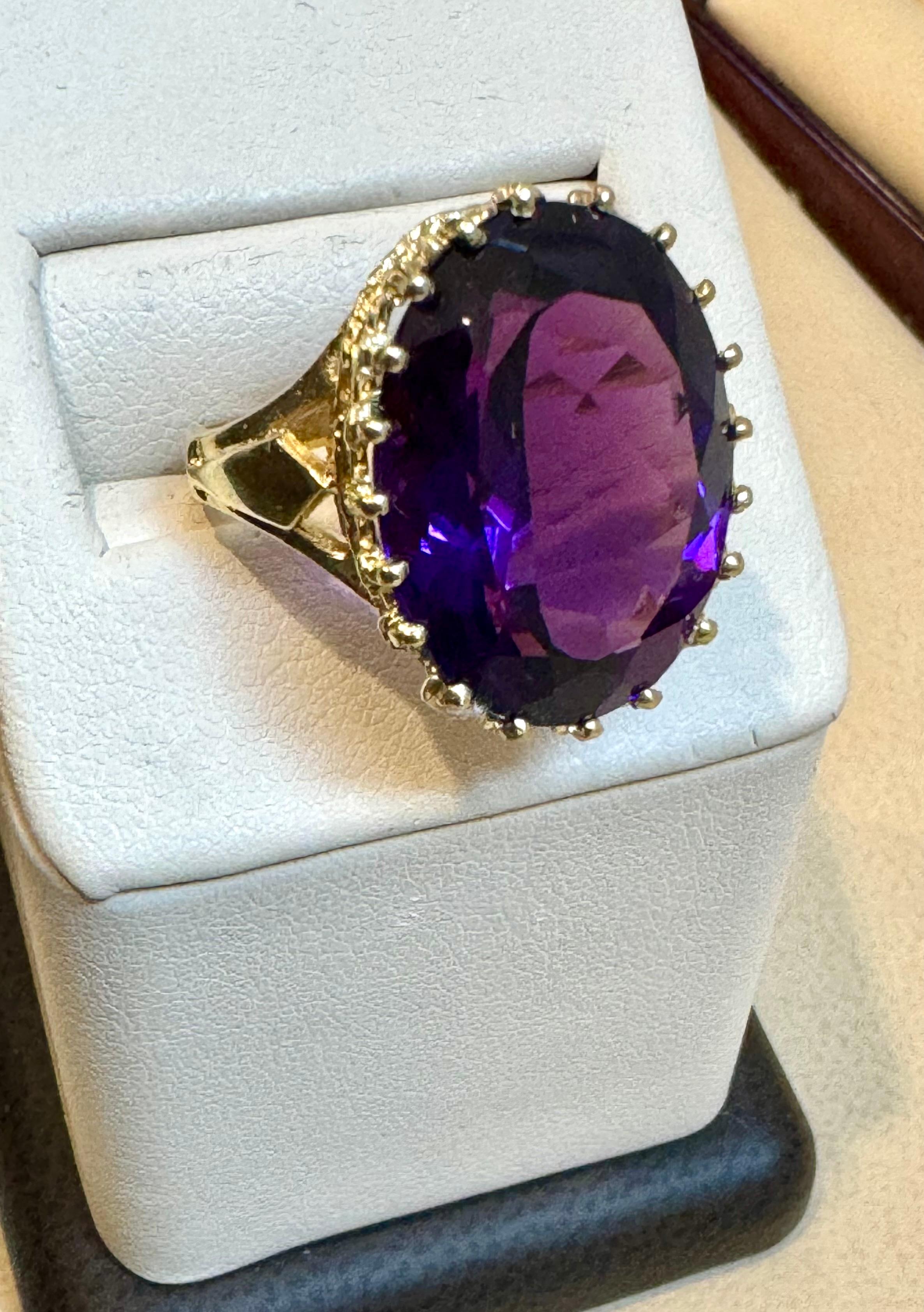Oval Cut 11 Carat Amethyst Cocktail Ring in 14 Karat Yellow Gold  7.2 GmSize 5.25 For Sale